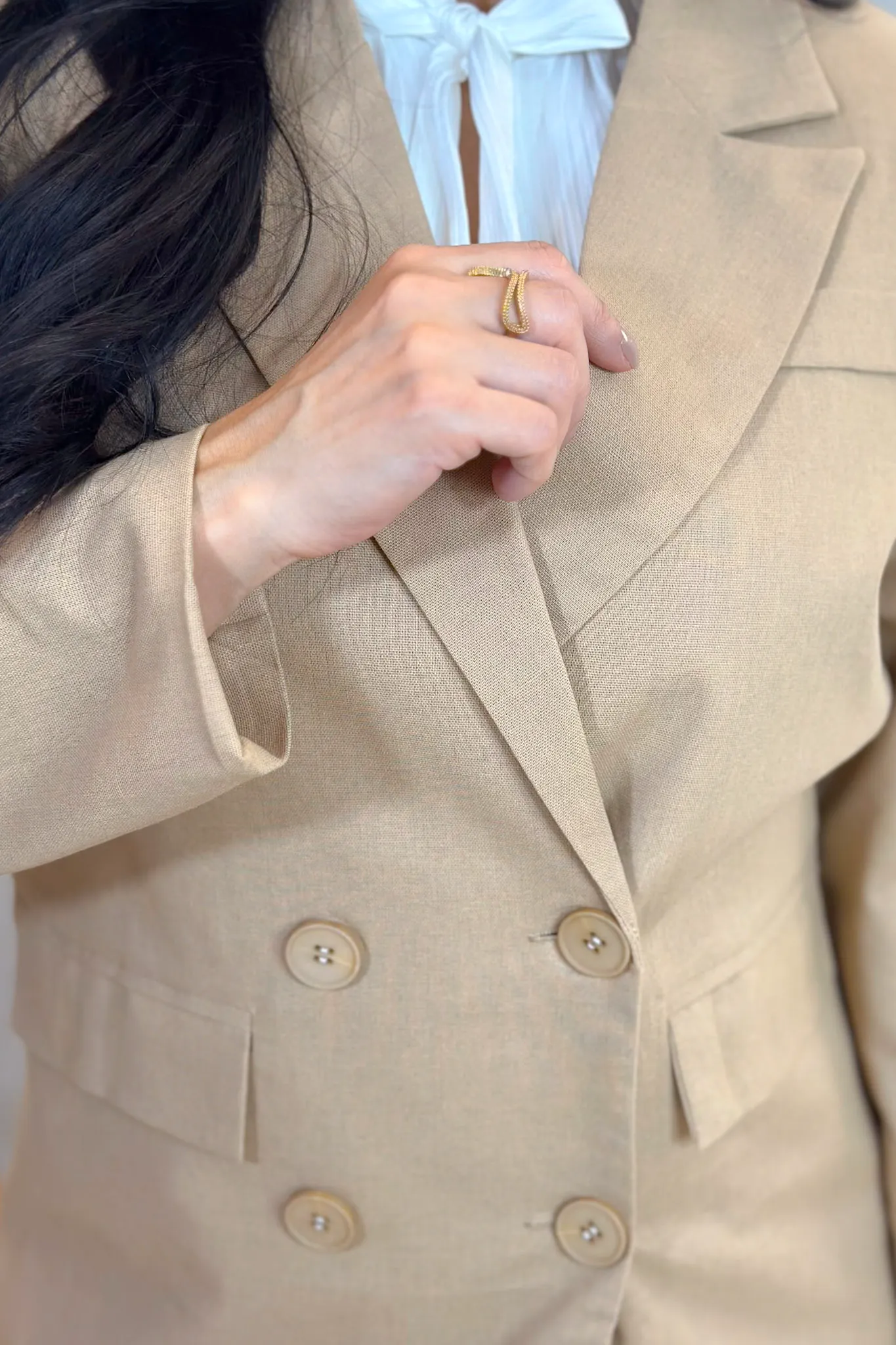 Blazer Em Poli-linho Detalhe Botões Bolso Fake Jasmim Bege - Image 12