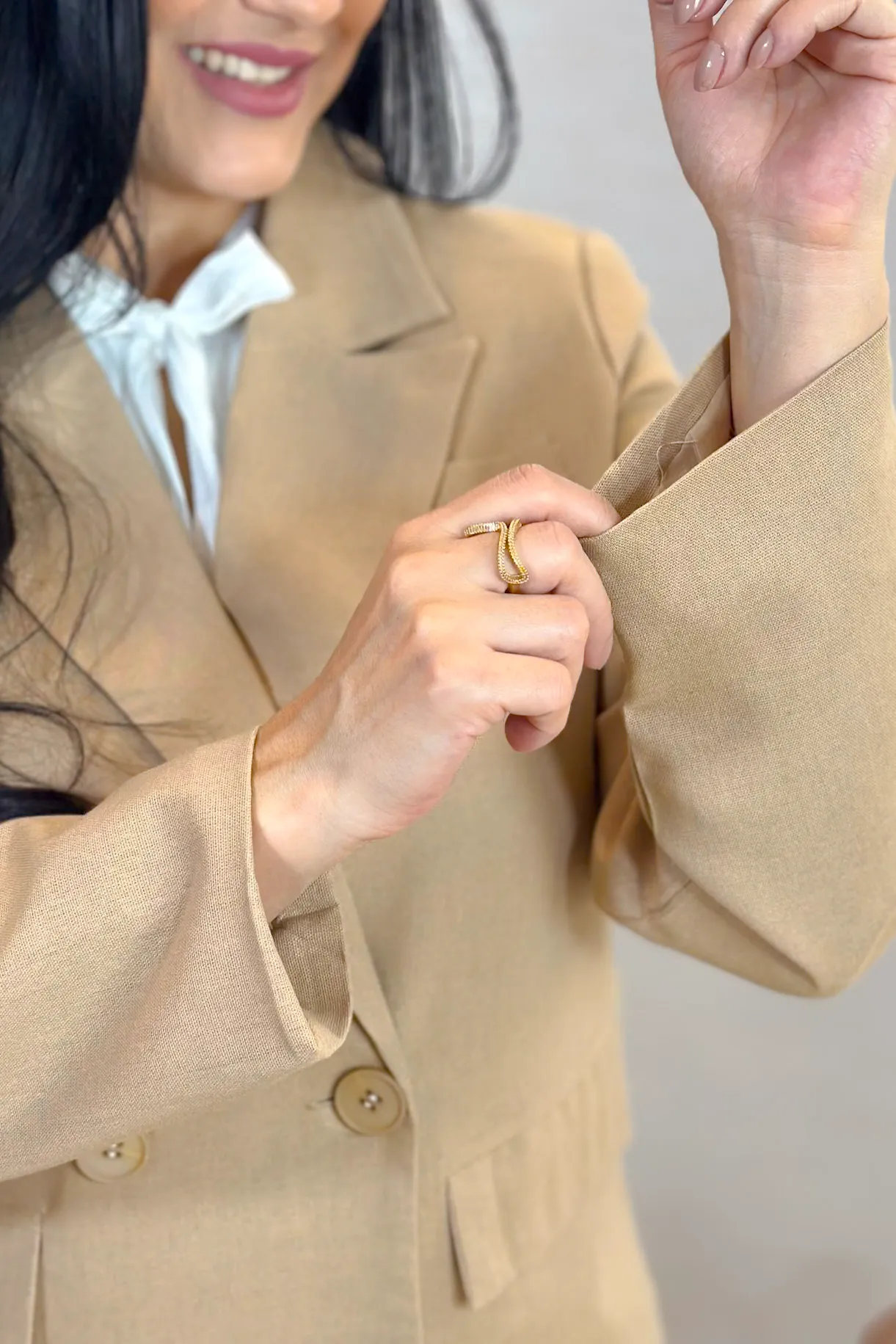 Blazer Em Poli-linho Detalhe Botões Bolso Fake Jasmim Bege - Image 13