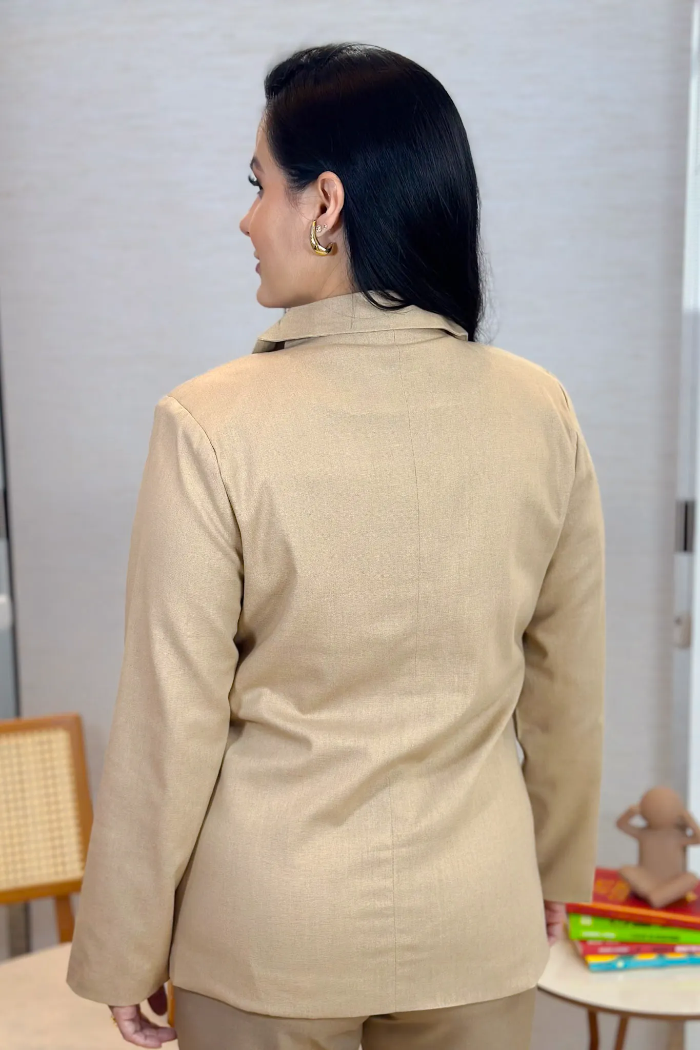 Blazer Em Poli-linho Detalhe Botões Bolso Fake Jasmim Bege - Image 4