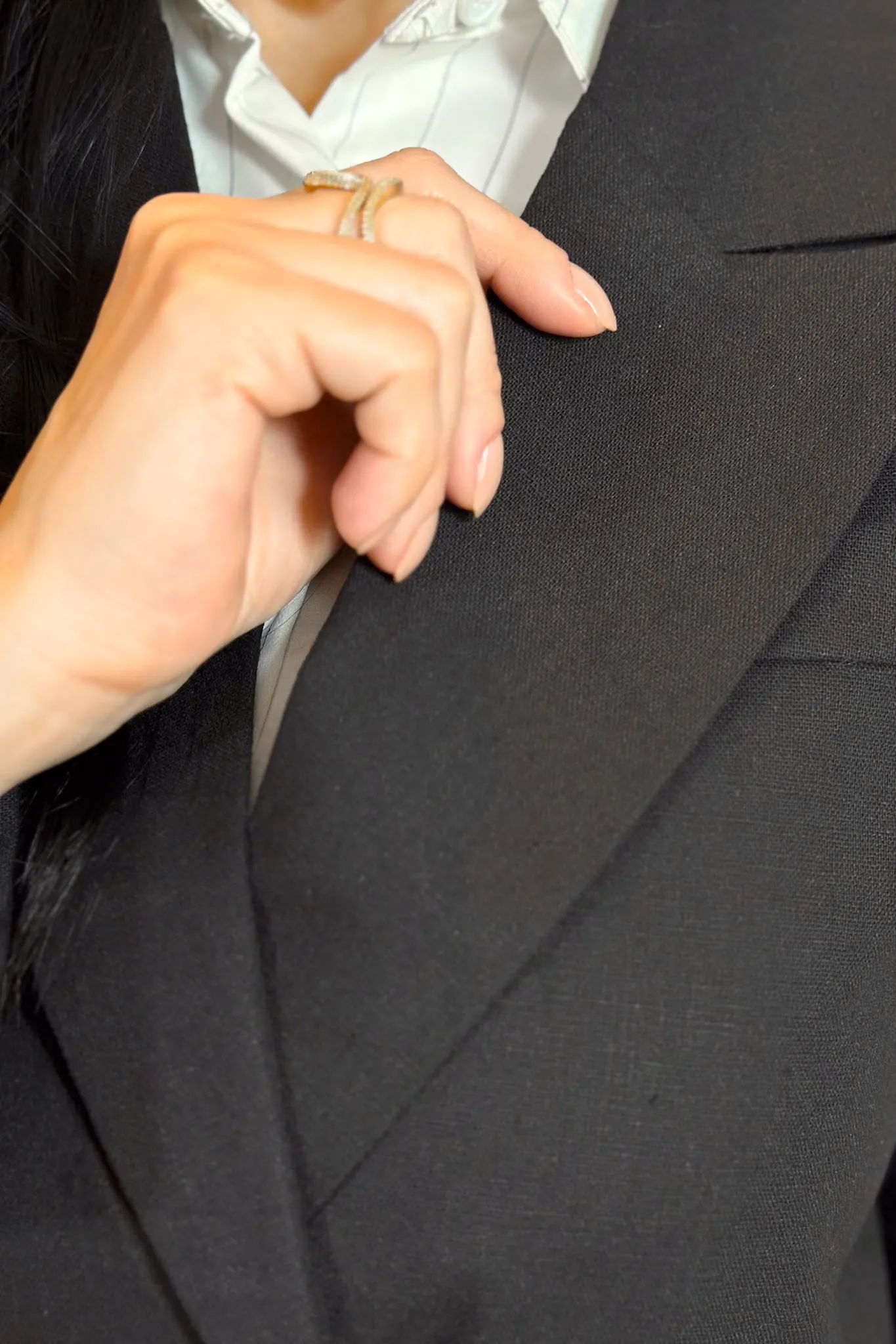 Blazer Em Poli-linho Detalhe Botões Bolso Fake Jasmim Preto - Image 13