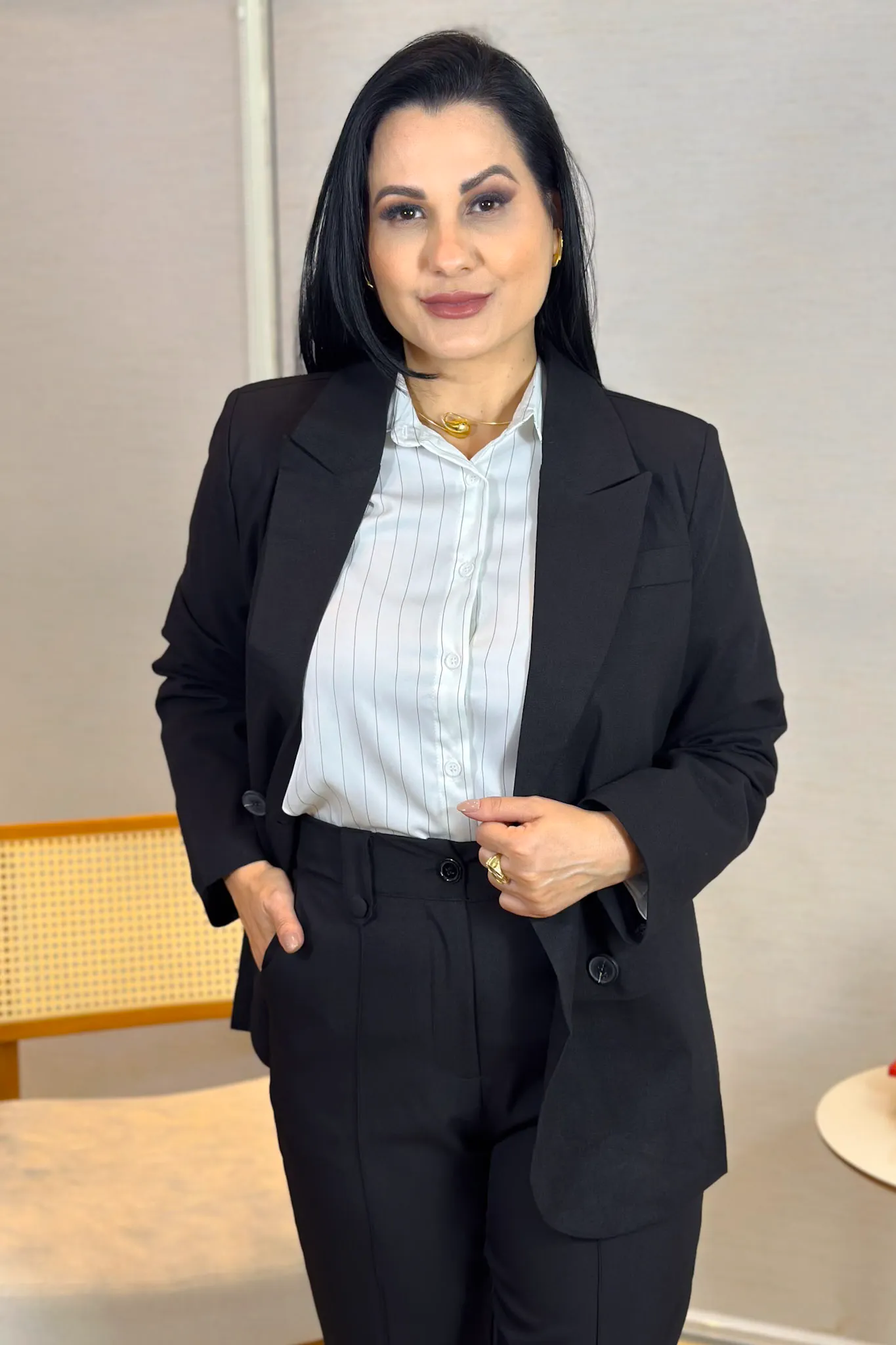 Blazer Em Poli-linho Detalhe Botões Bolso Fake Jasmim Preto - Image 7