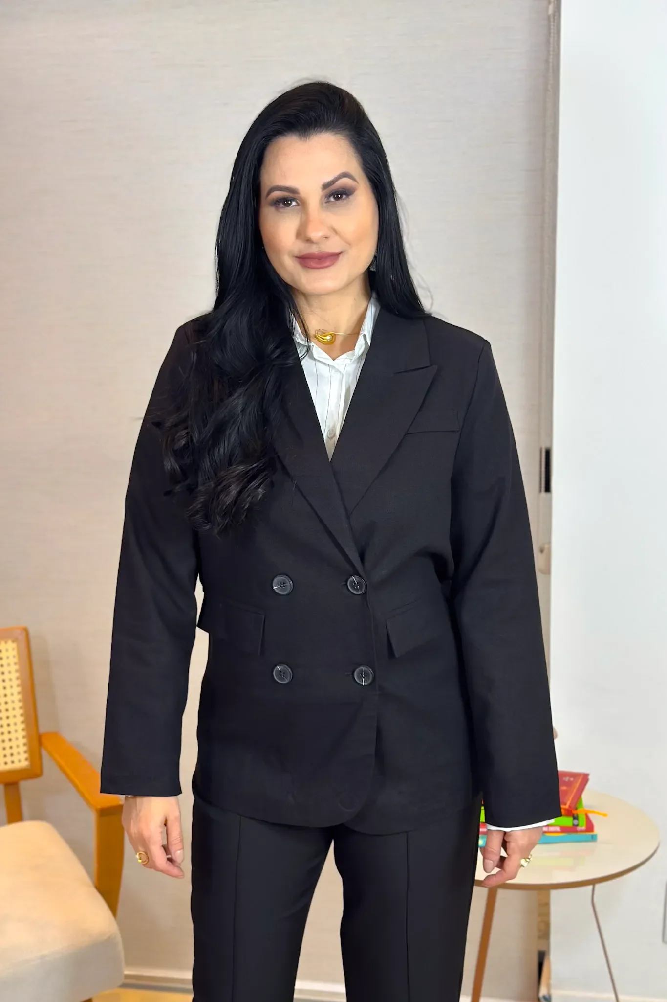 Blazer Em Poli-linho Detalhe Botões Bolso Fake Jasmim Preto - Image 9