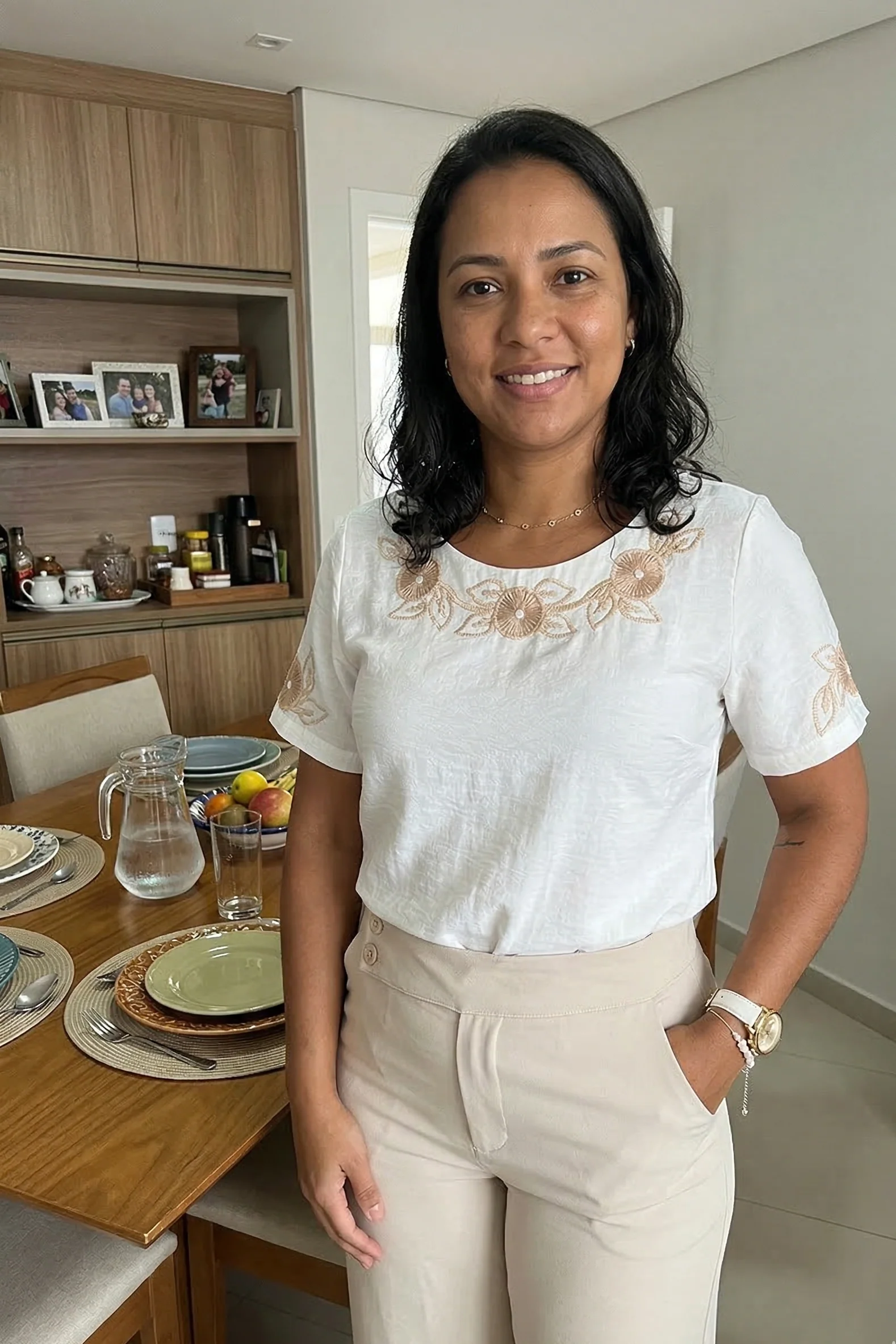 Blusa Manga Curta com Detalhes Bordados Colo Visco Brise Camila Branca - Image 5