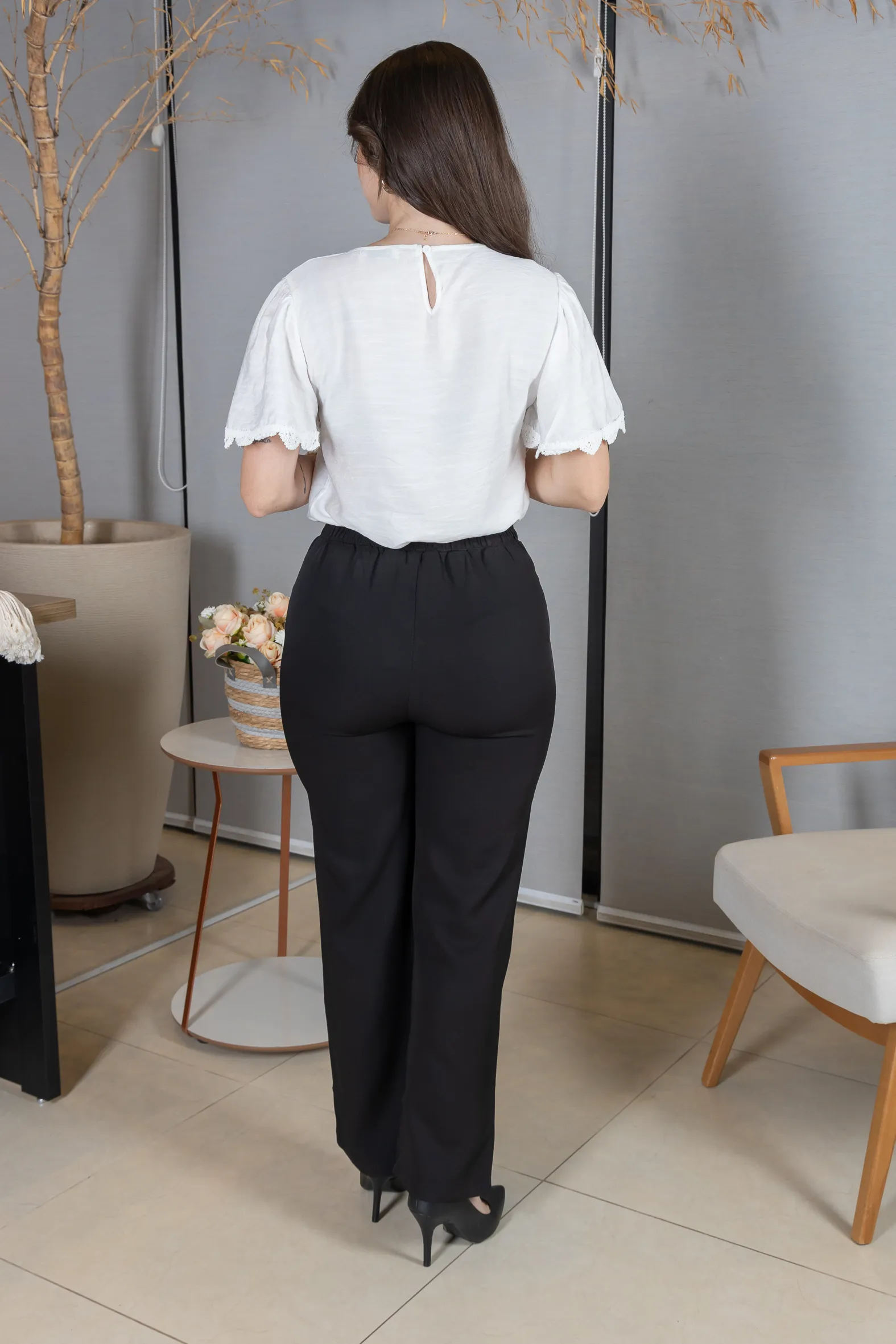 Blusa Manga Curta com Detalhes Bordados em Visco Soft Wanda Branca - Image 13