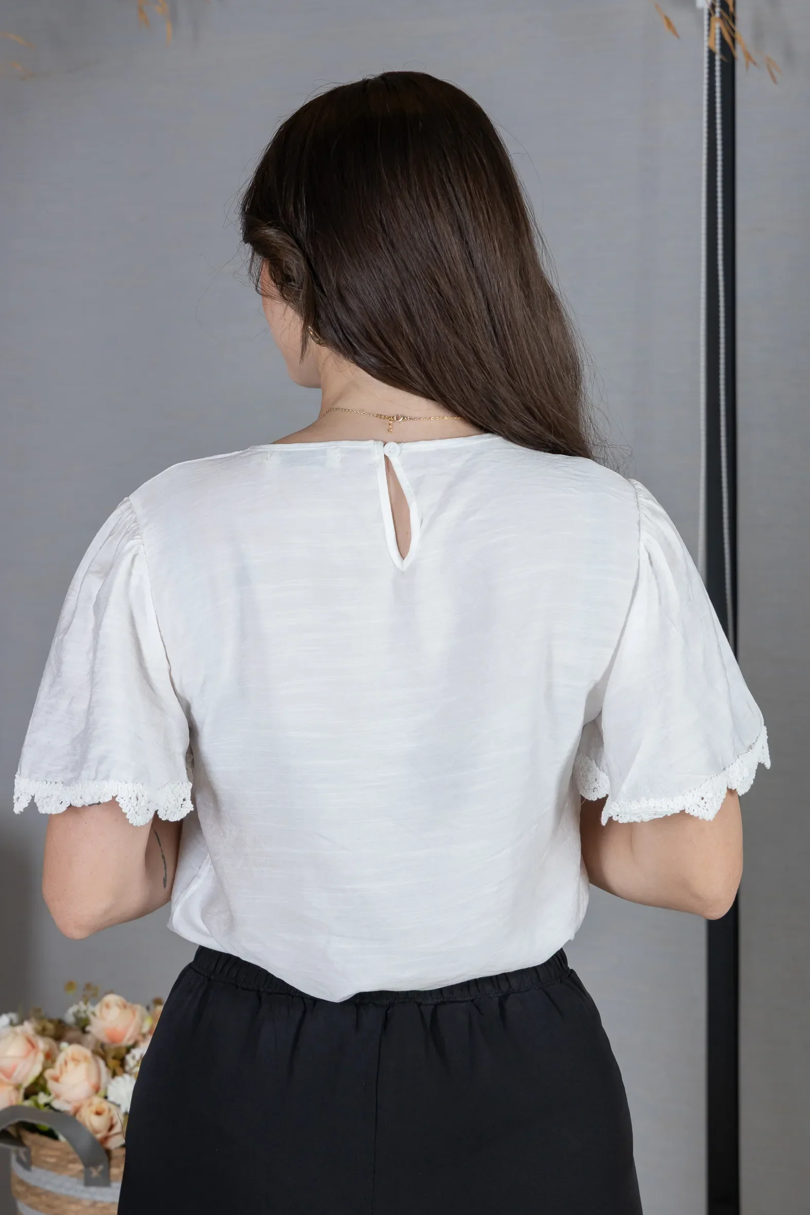 Blusa Manga Curta com Detalhes Bordados em Visco Soft Wanda Branca - Image 6