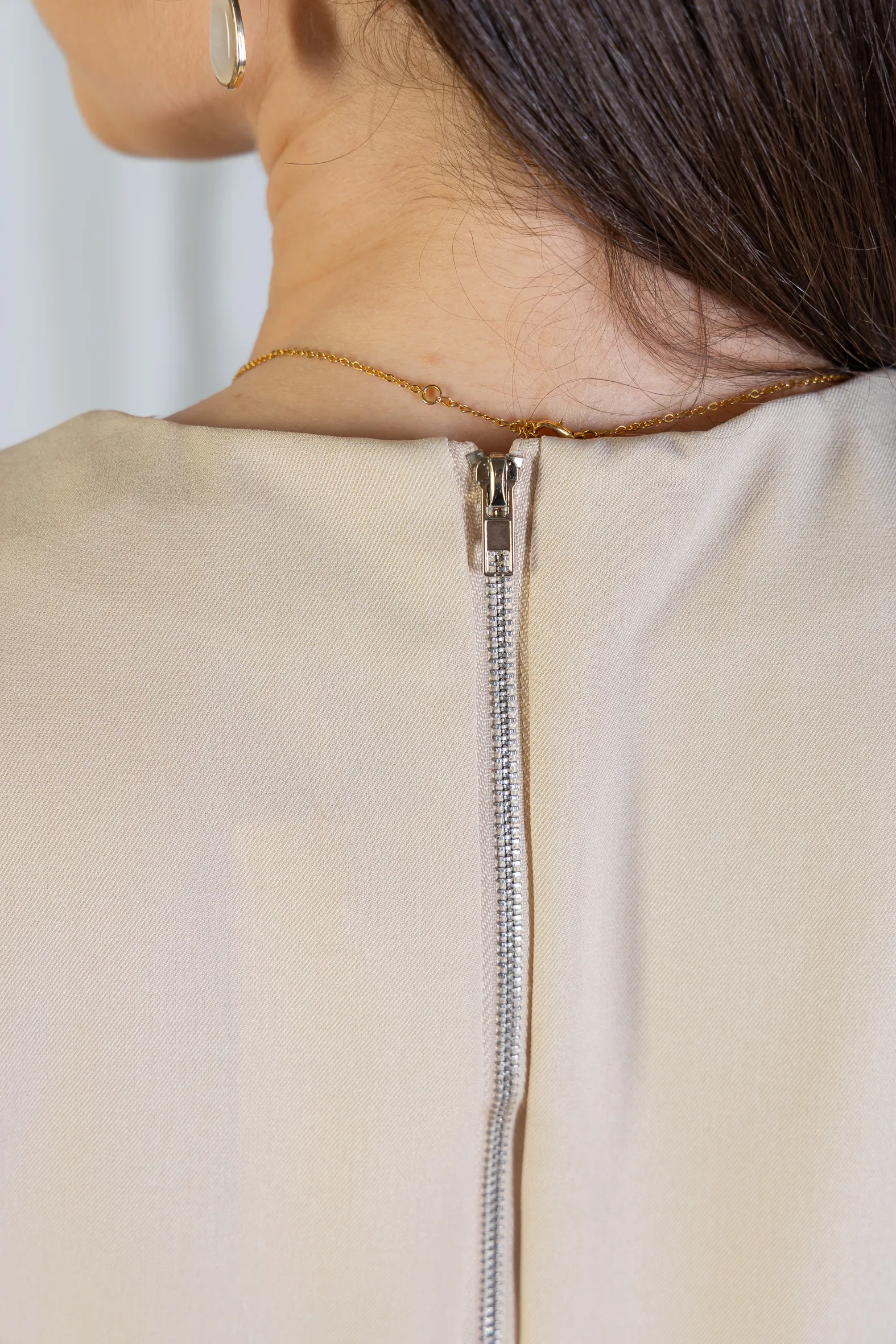 Blusa Manga Curta Detalhe Zíper Sabrina Sato Bege - Image 7
