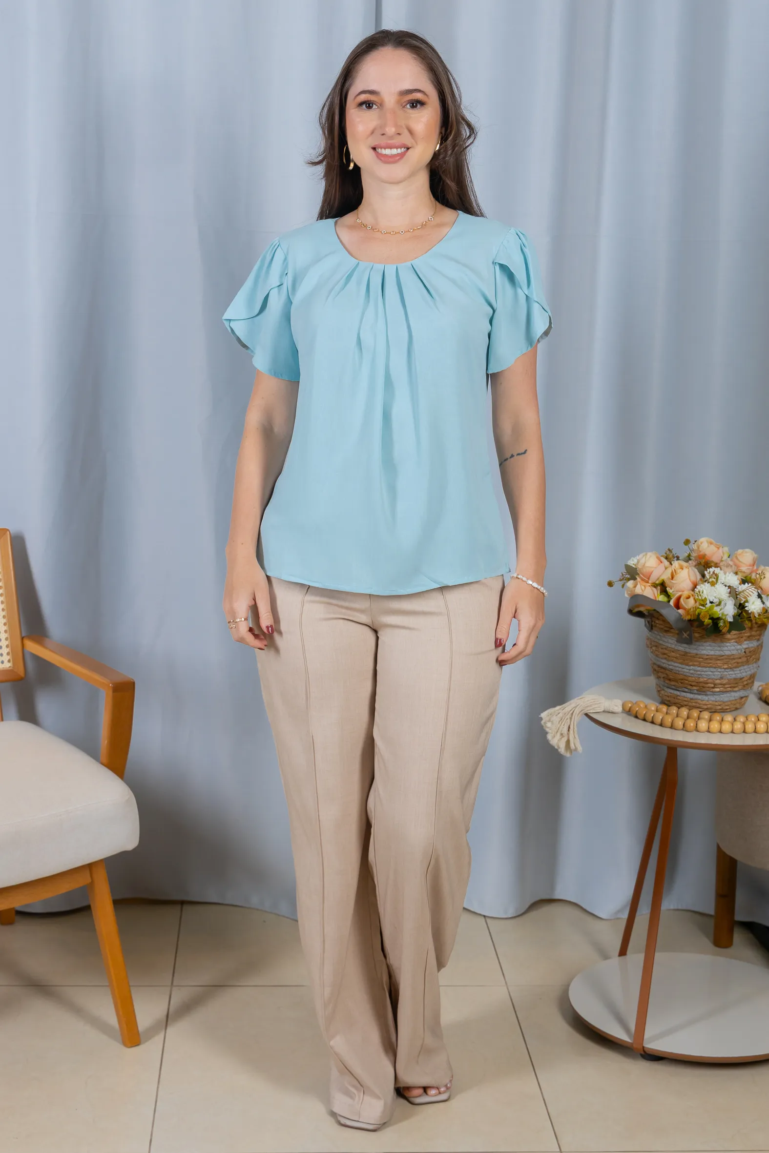 Blusa Manga Curta Transpassada Crepe Classic Colo com Pregas Maria Azul - Image 12