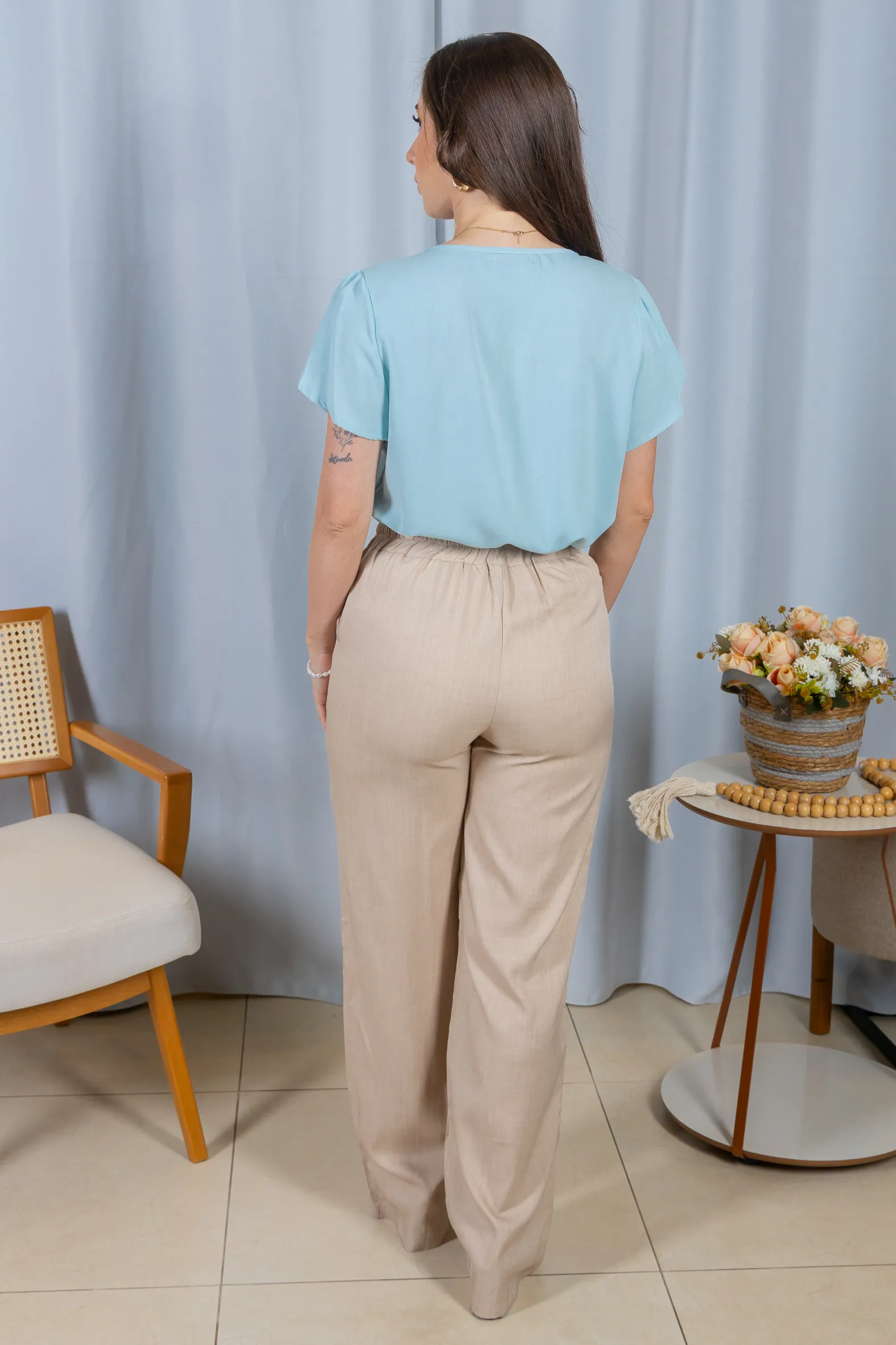 Blusa Manga Curta Transpassada Crepe Classic Colo com Pregas Maria Azul - Image 13