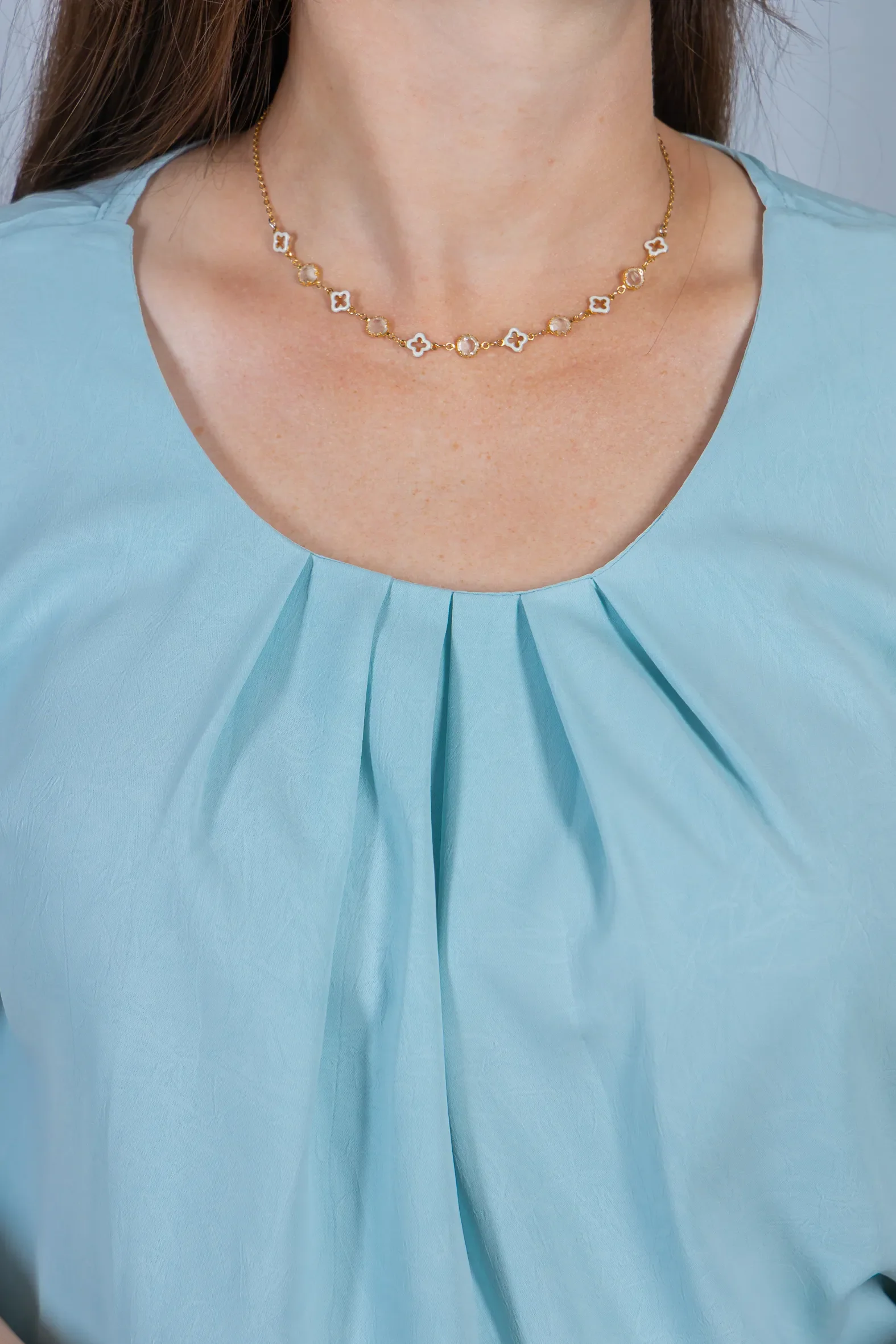 Blusa Manga Curta Transpassada Crepe Classic Colo com Pregas Maria Azul - Image 7