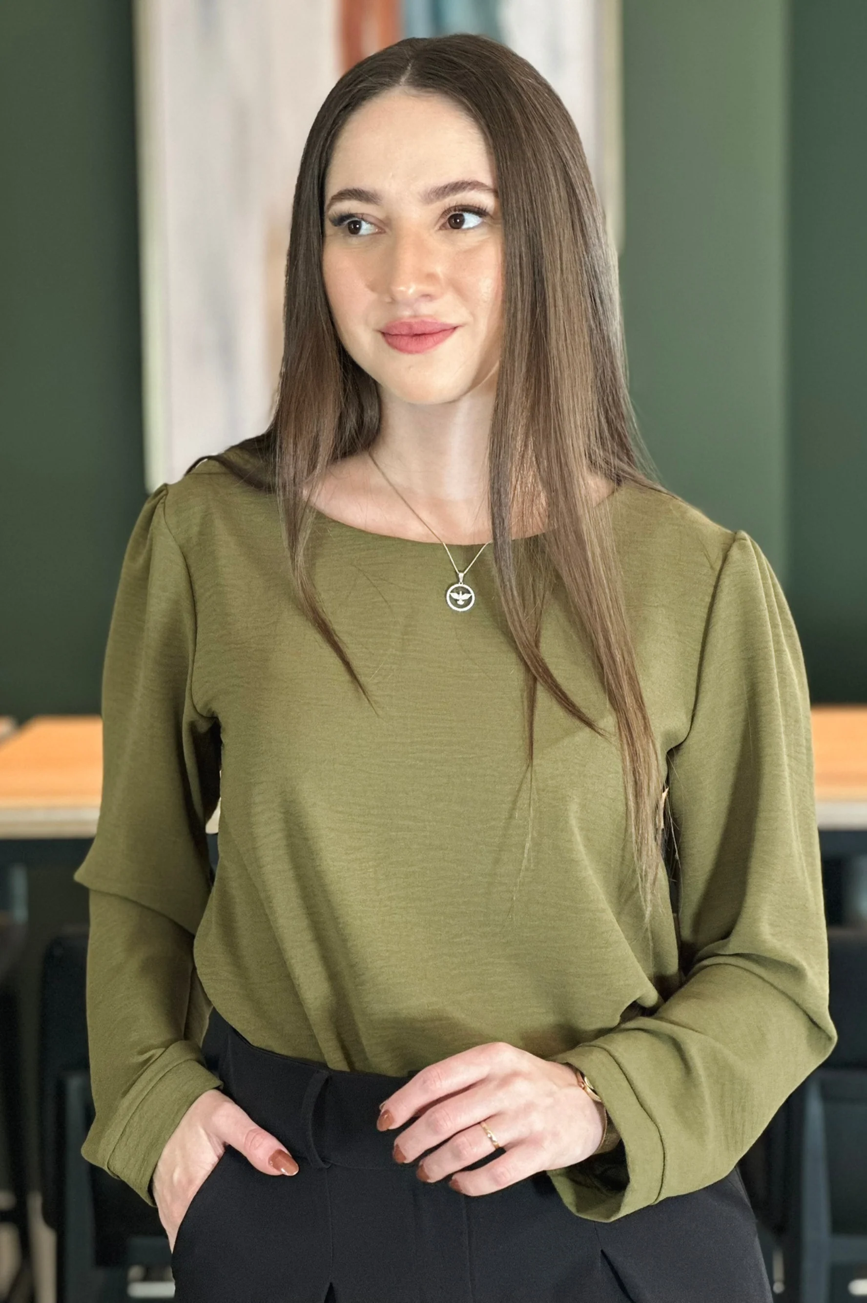 Blusa Manga Longa Clássica Isabel Verde Militar - Image 4