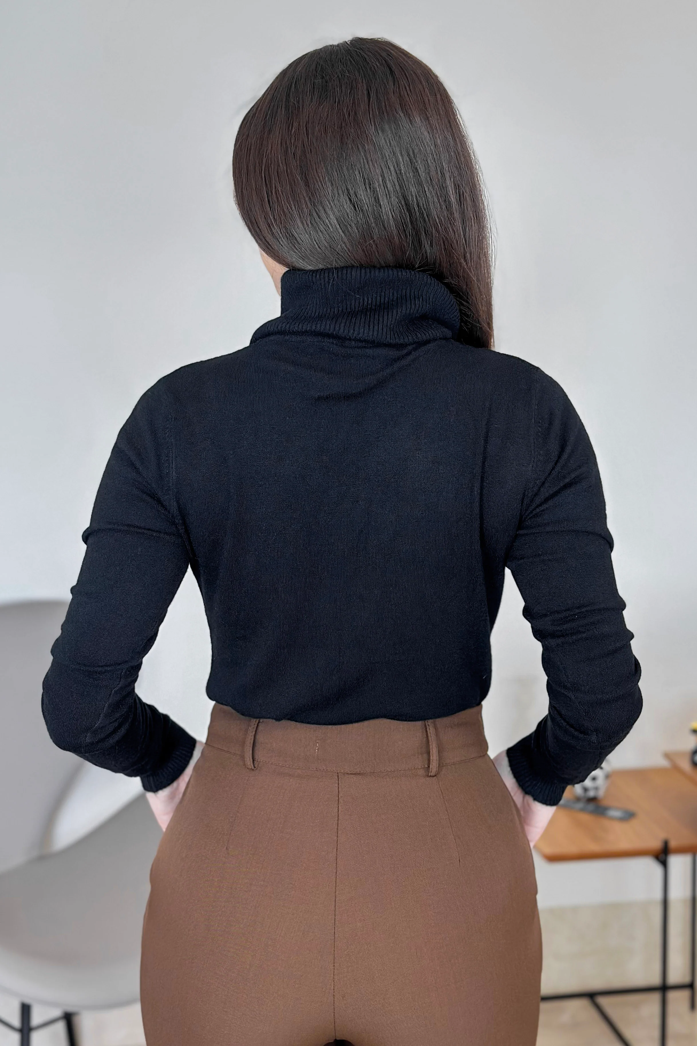 Blusa Manga Longa Em Tricot Modal Gola Boba Erica Preto - Image 4