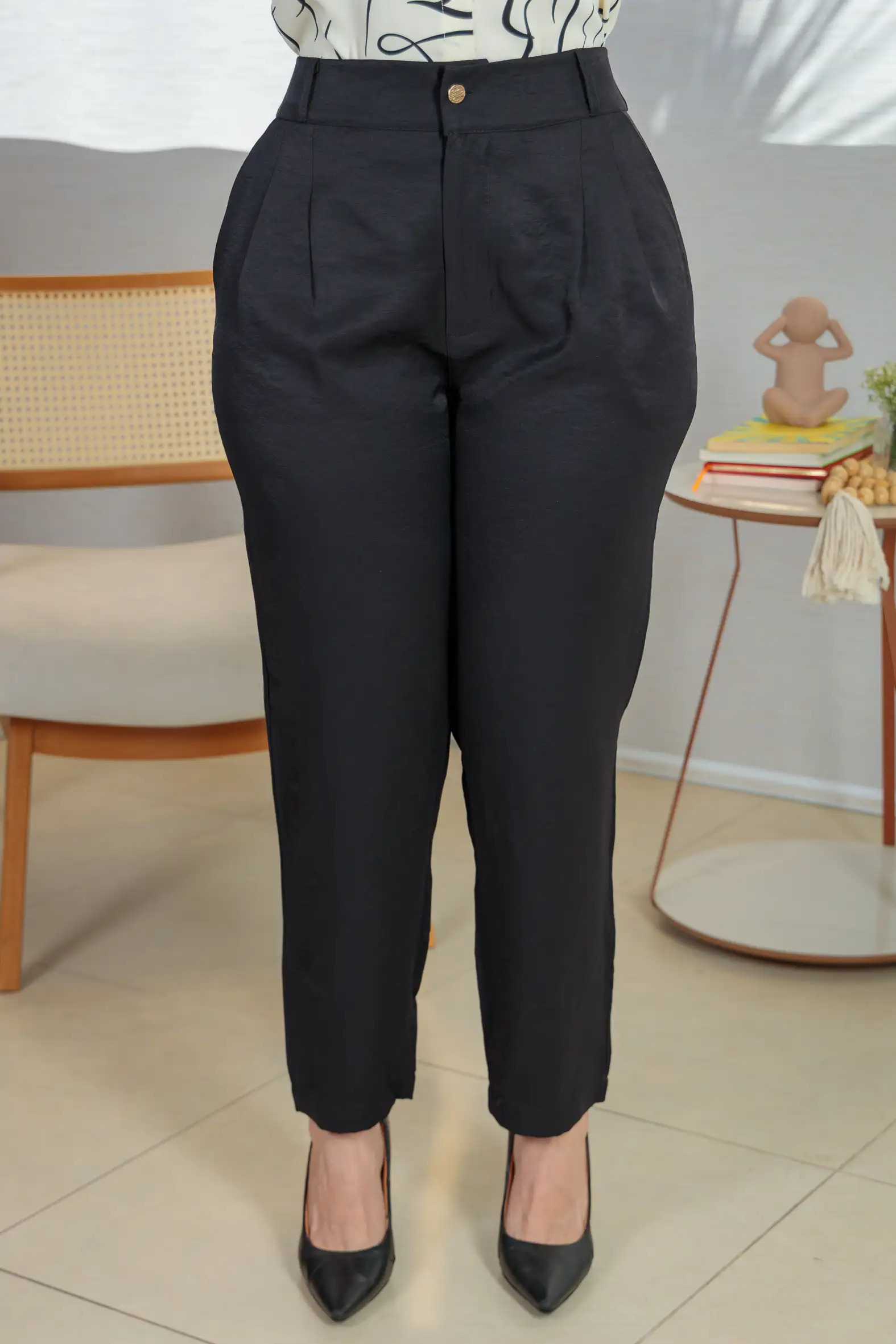 Calça Corte Reto Alfaiataria Serena Laísa Preta - Image 6