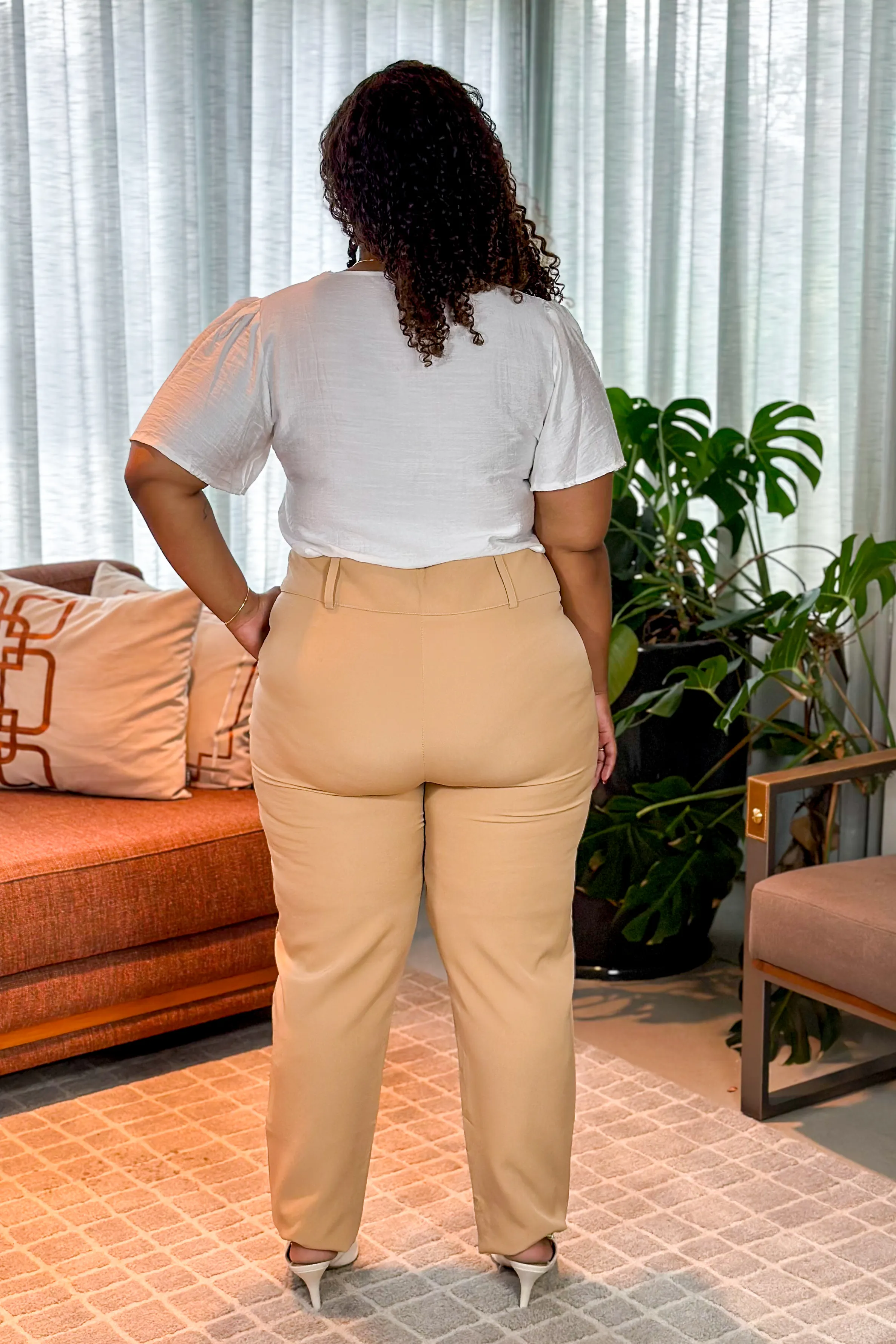 Calça Corte Reto Botão Duplo Pietra Bege - Image 11