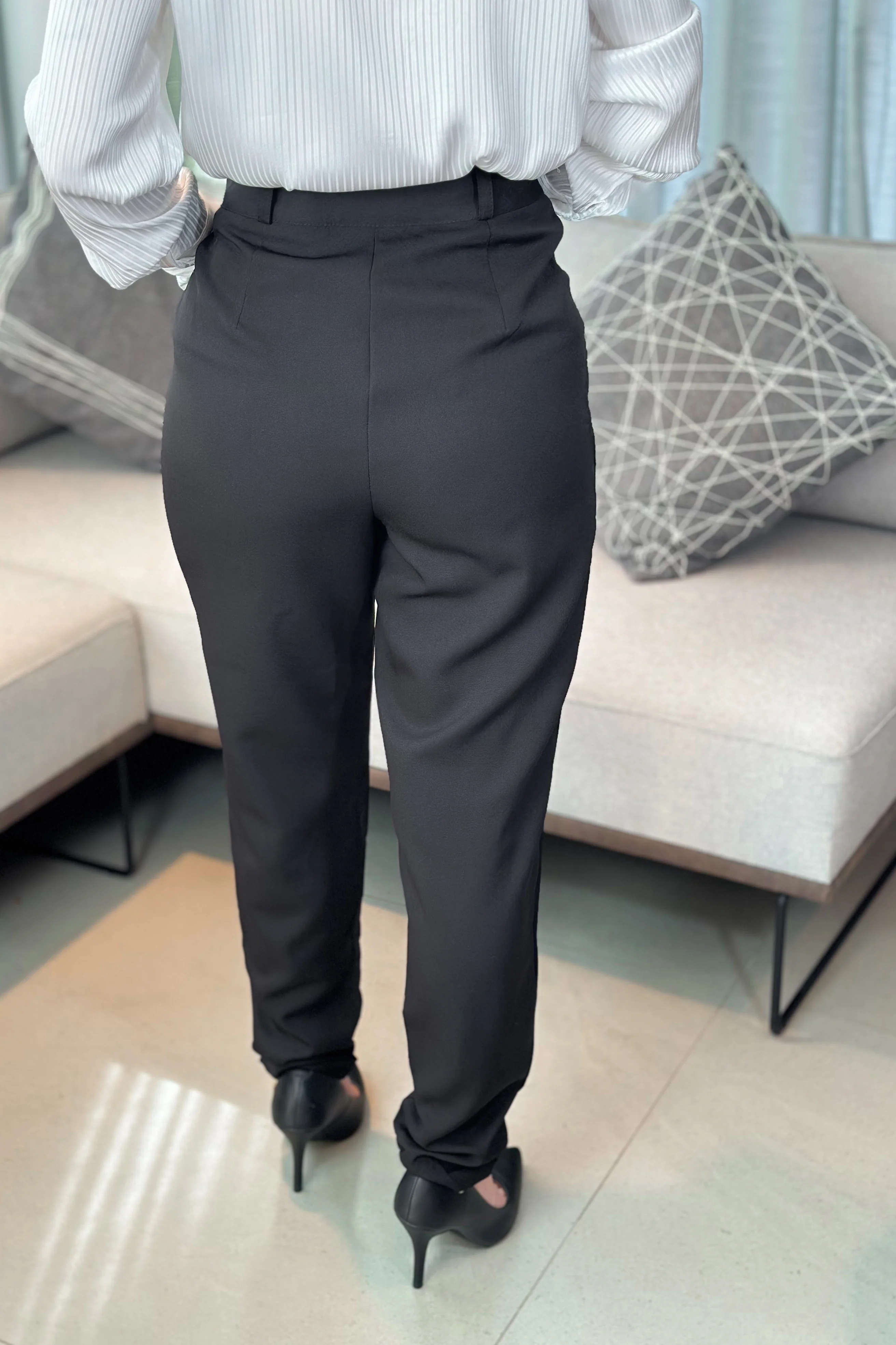 Calça Corte Reto Alfaiataria Botão Duplo Pietra Preta - Image 4