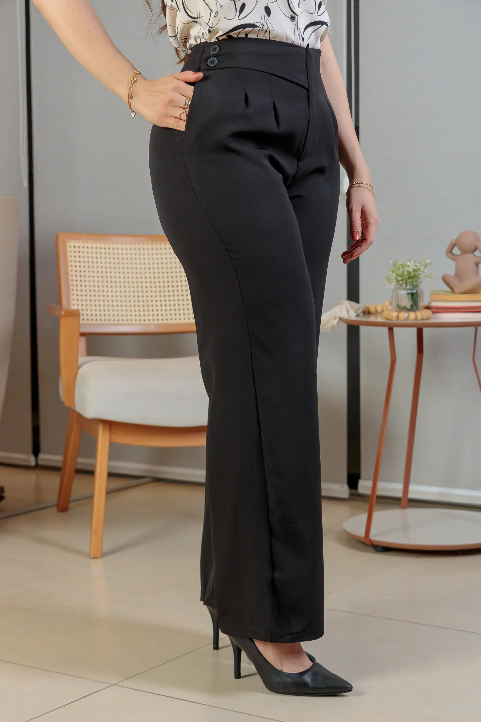 Calça Corte Reto Alfaiataria Detalhe Cós Eloísa Preta - Image 3