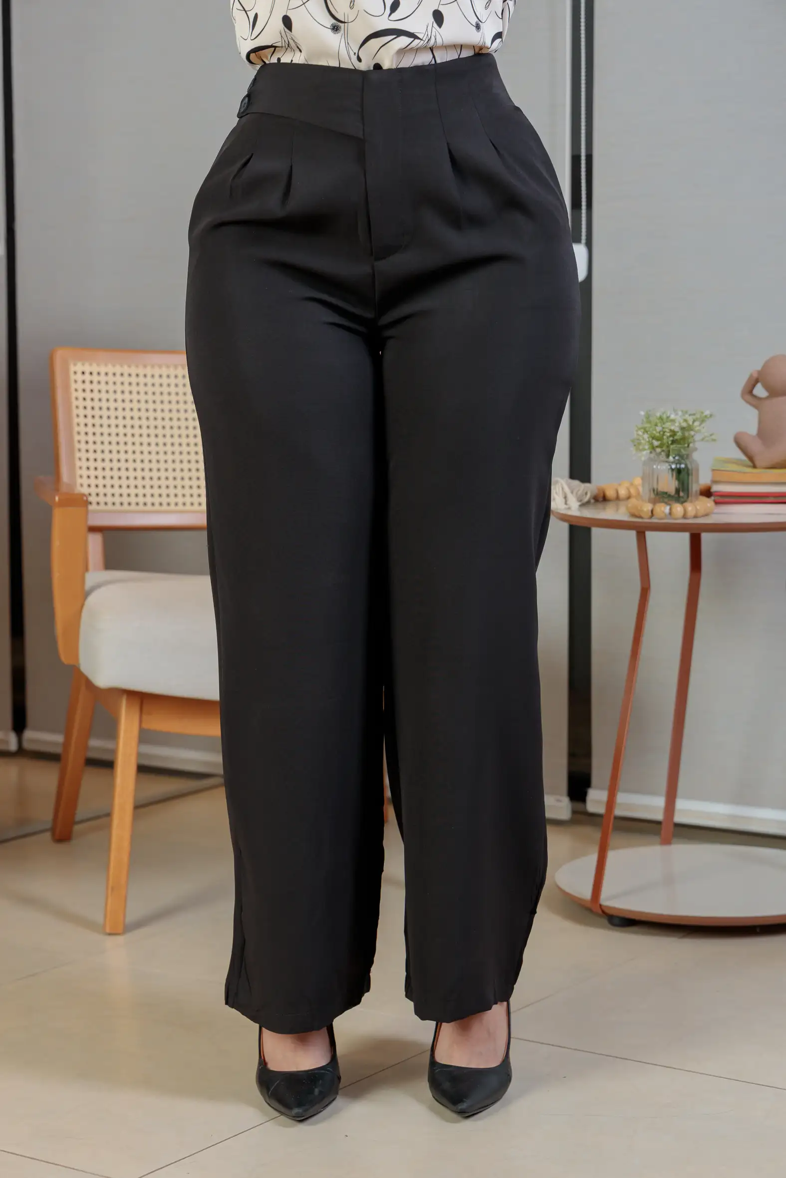 Calça Corte Reto Alfaiataria Detalhe Cós Eloísa Preta - Image 6