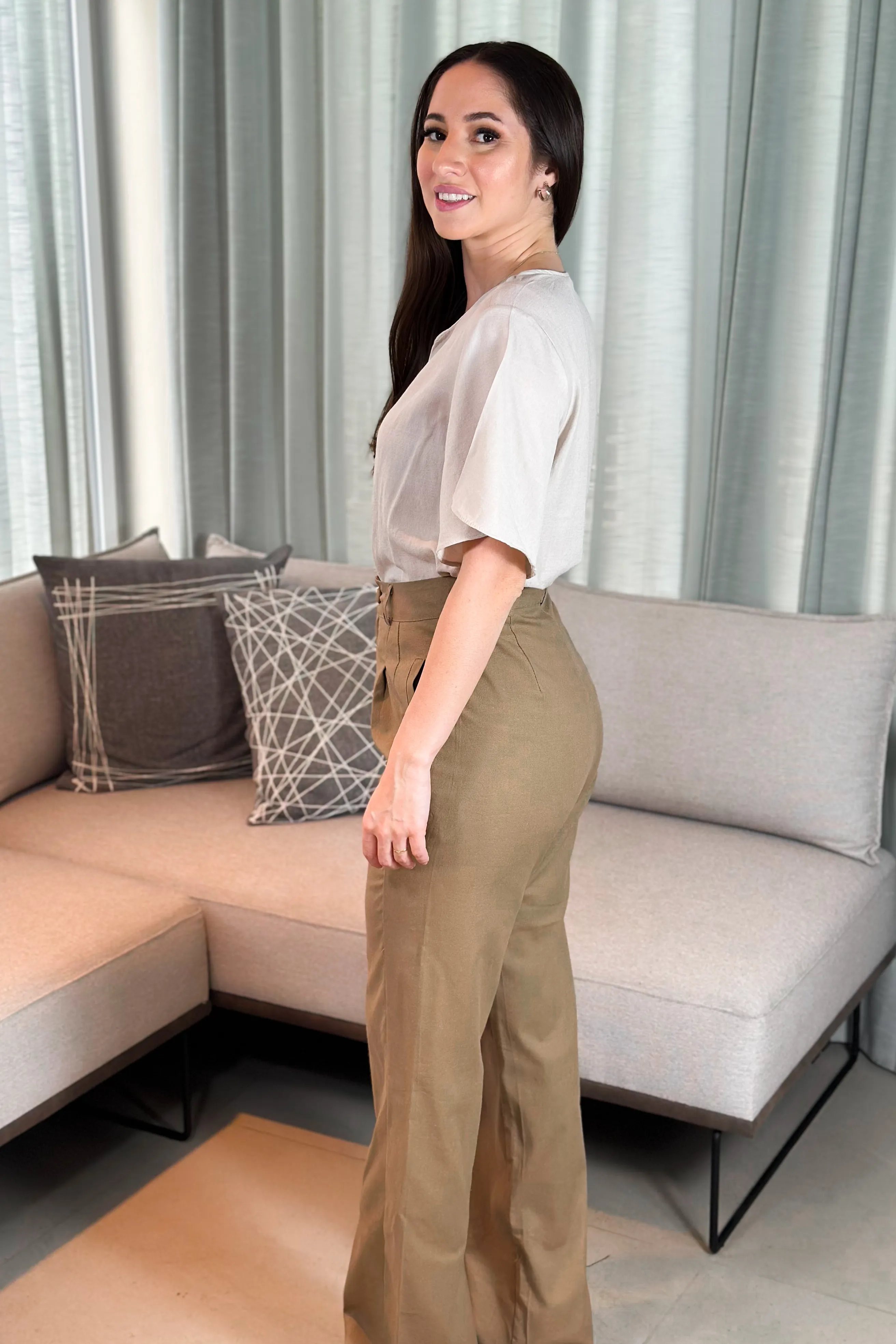 Calça Corte Reto Em Linho Soft Noemi Marrom - Image 13