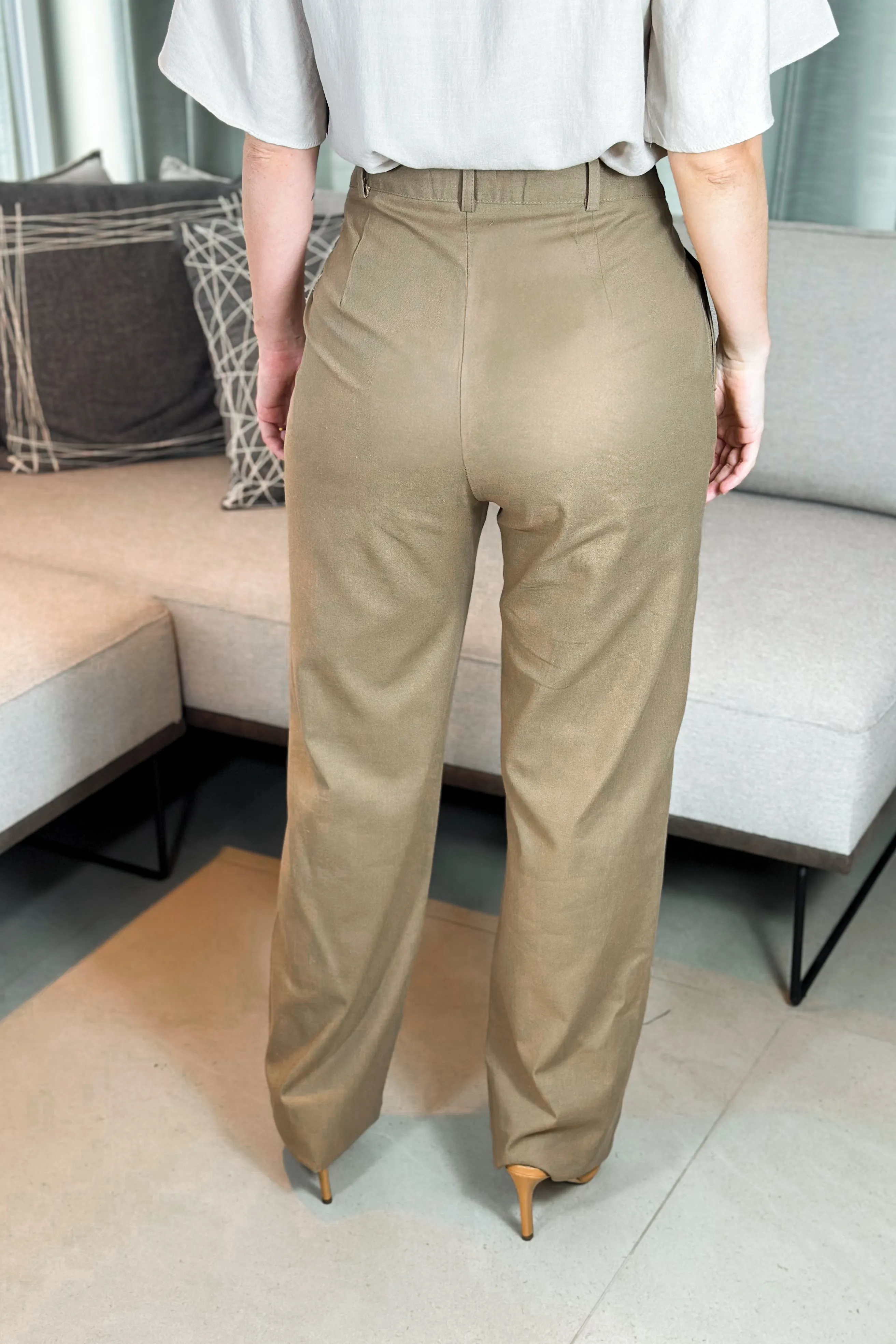 Calça Corte Reto Em Linho Soft Noemi Marrom - Image 4