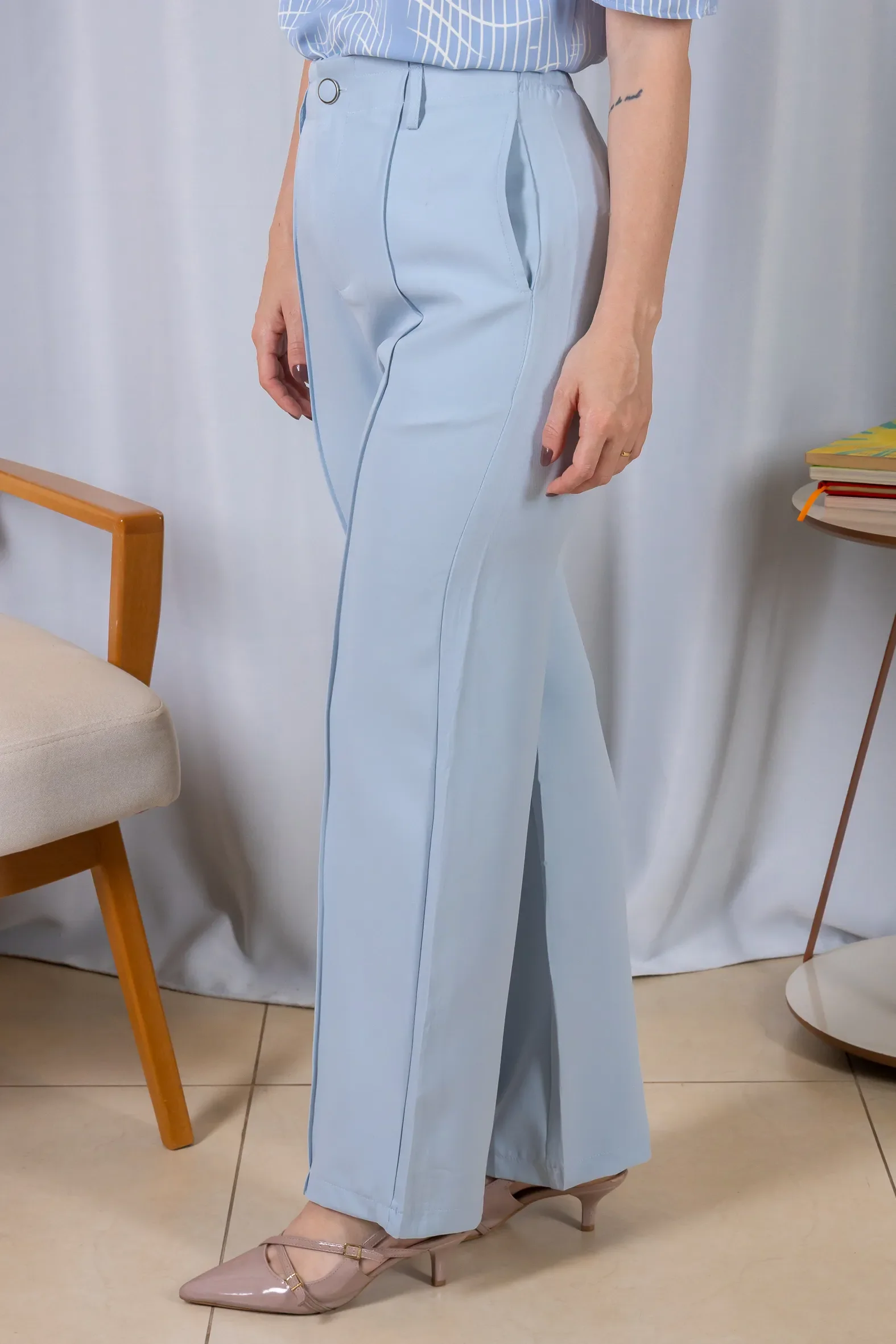 Calça Pantalona Alfaiataria Botão Encapado Margareth Azul - Image 4