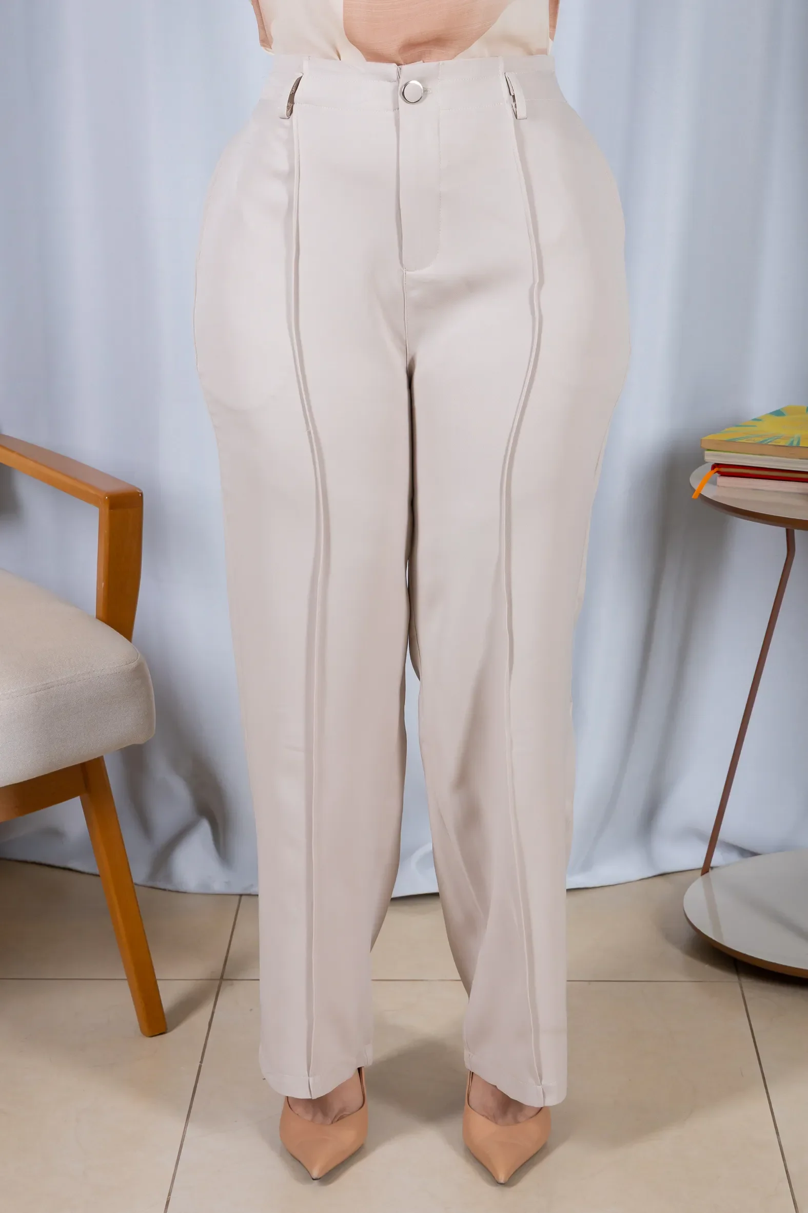 Calça Pantalona Alfaiataria Botão Encapado Margareth Creme - Image 6