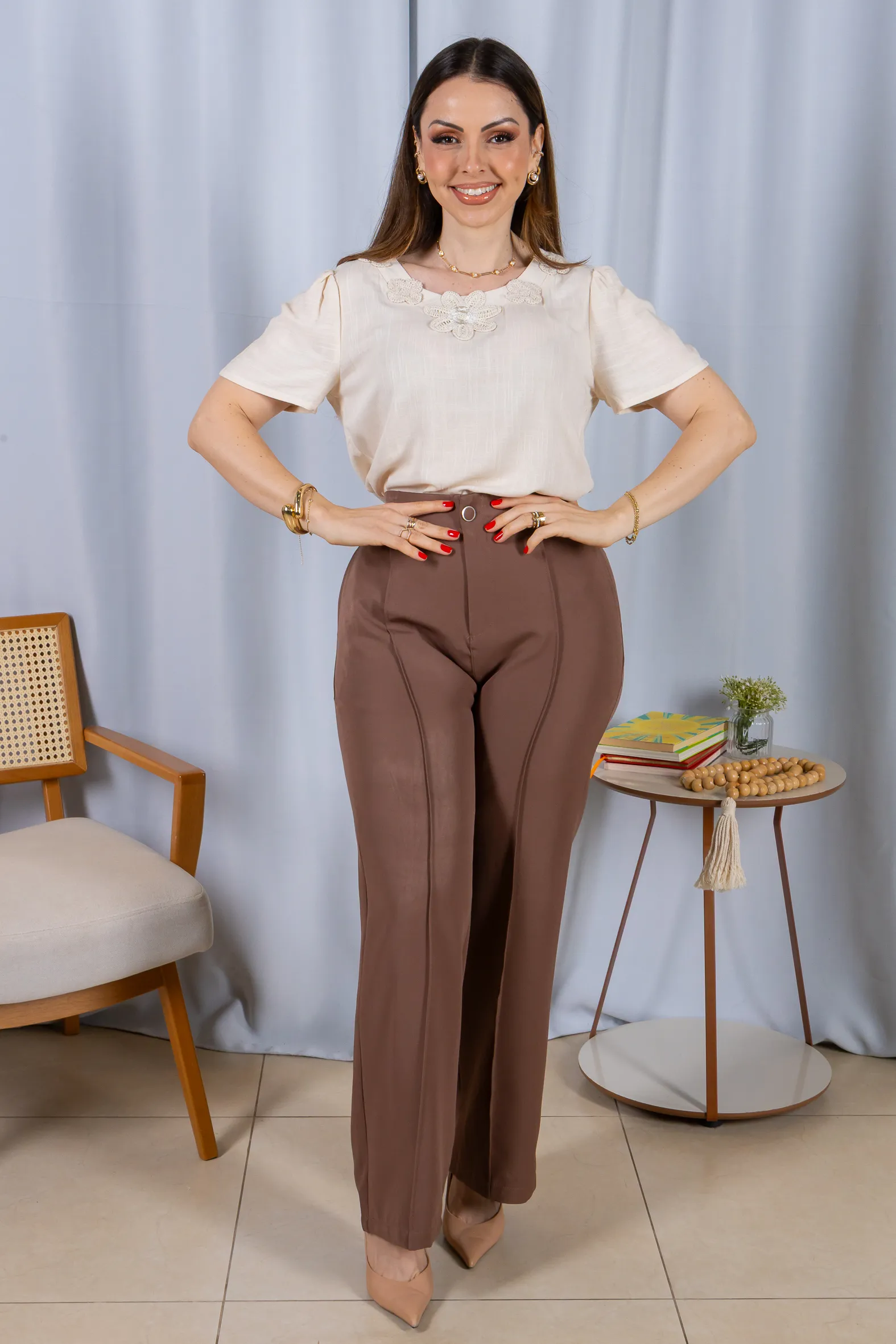 Calça Pantalona Alfaiataria Botão Encapado Margareth Marrom - Image 12