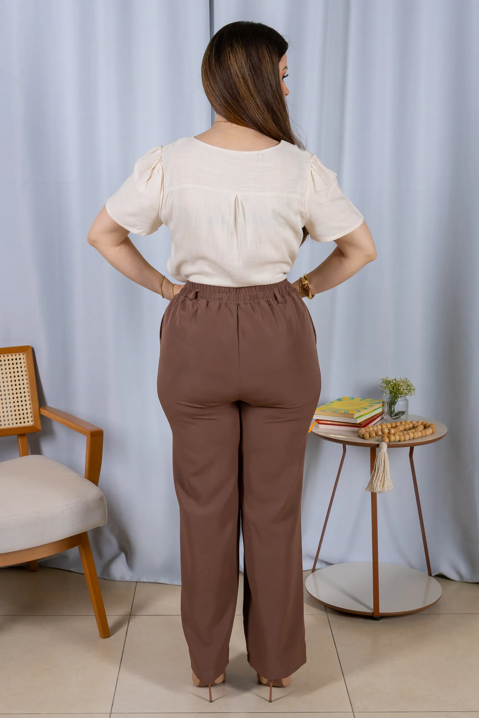 Calça Pantalona Alfaiataria Botão Encapado Margareth Marrom - Image 14