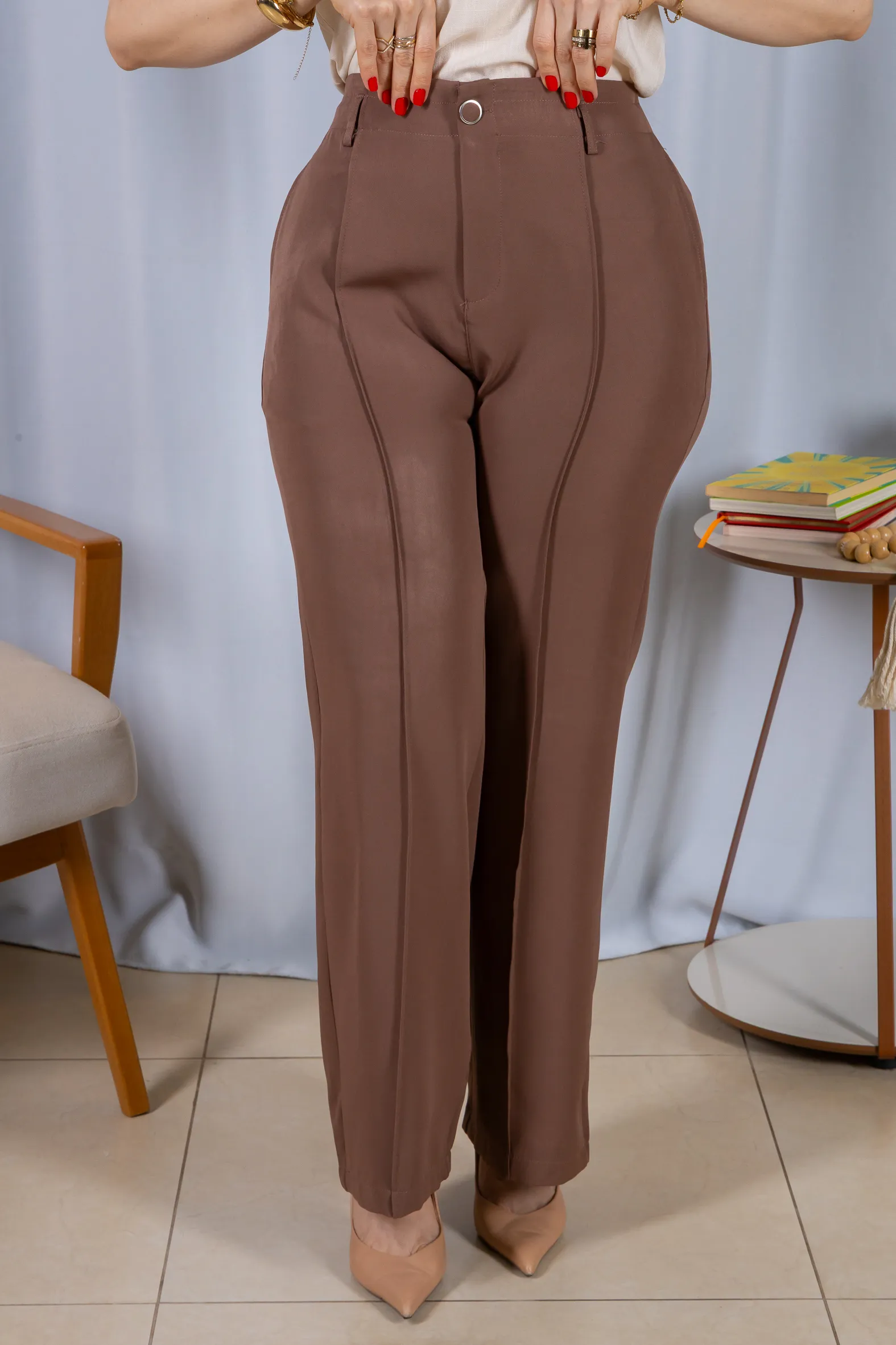 Calça Pantalona Alfaiataria Botão Encapado Margareth Marrom - Image 8