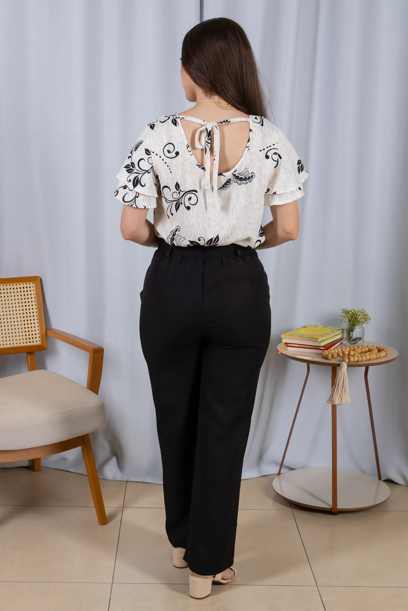 Calça Pantalona Alfaiataria Botão Encapado Margareth Preta - Image 16