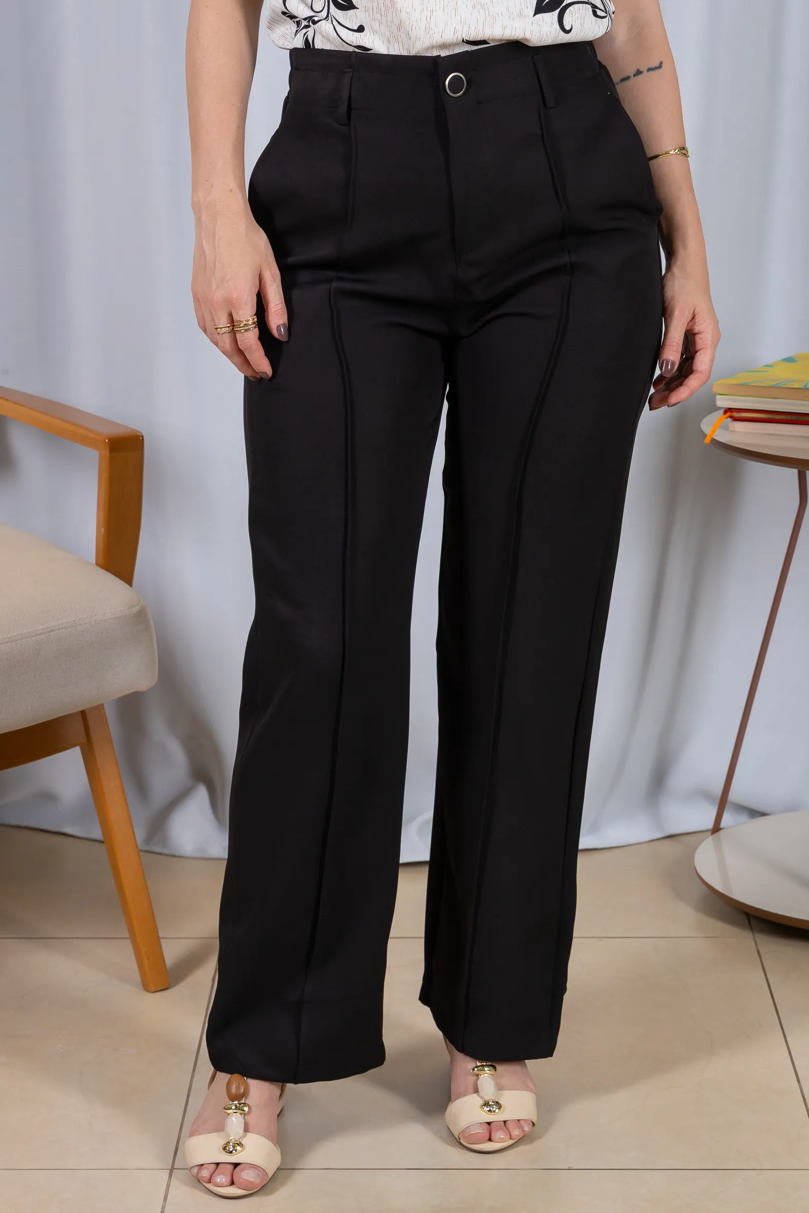 Calça Pantalona Alfaiataria Botão Encapado Margareth Preta - Image 7