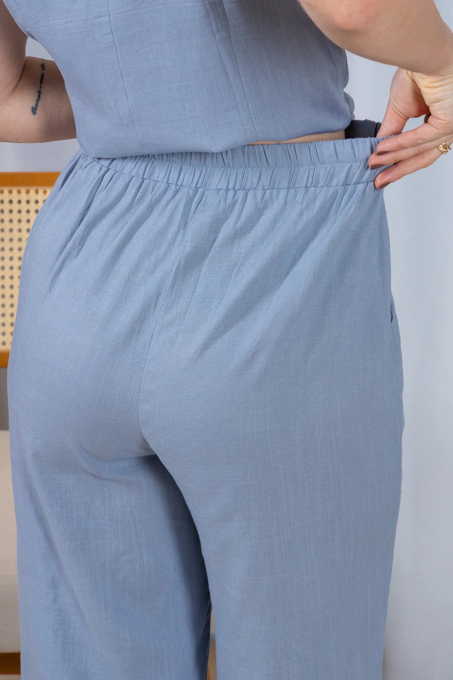 Calça Pantalona Cós com Elástico Visco Linho Flávia Azul - Image 5