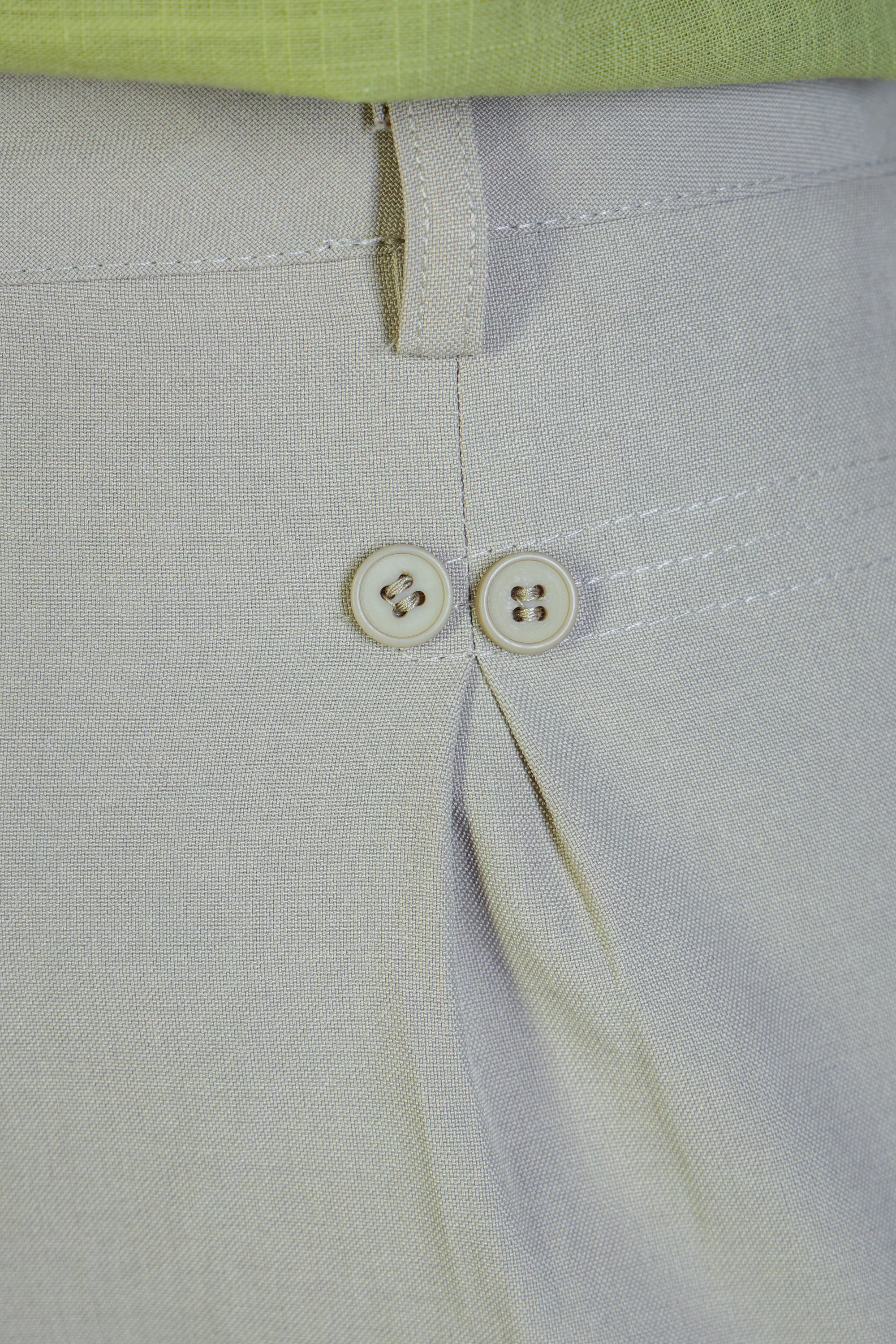 Calça Pantalona Detalhe Botões Crepe Alfaiataria Larissa Verde - Image 8