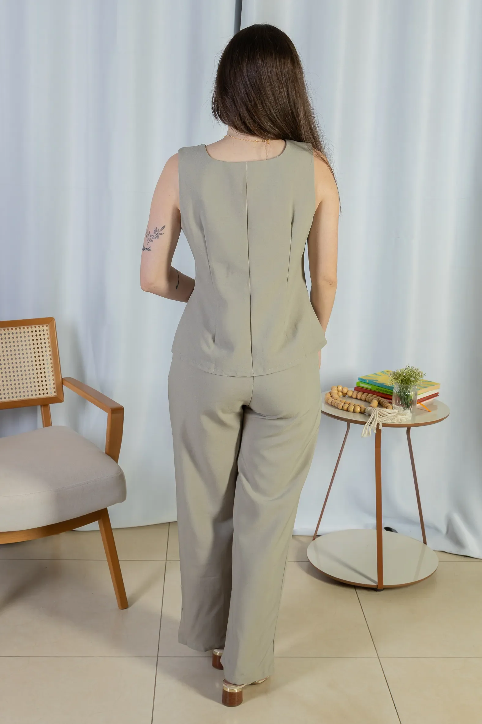 Colete Regata Alfaiataria Detalhe Botão Livia Verde - Image 11