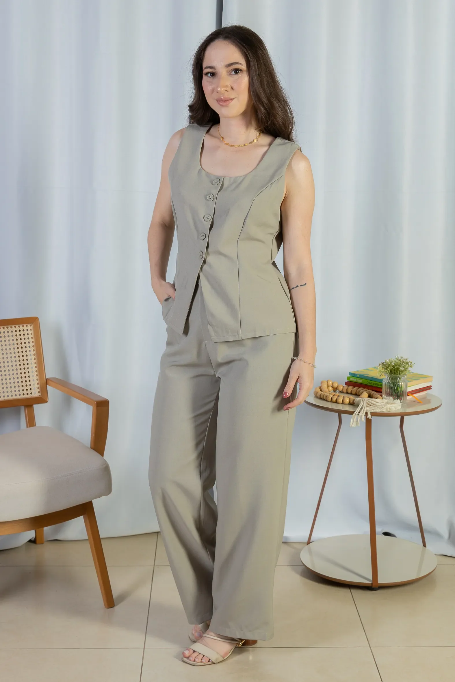 Colete Regata Alfaiataria Detalhe Botão Livia Verde - Image 9