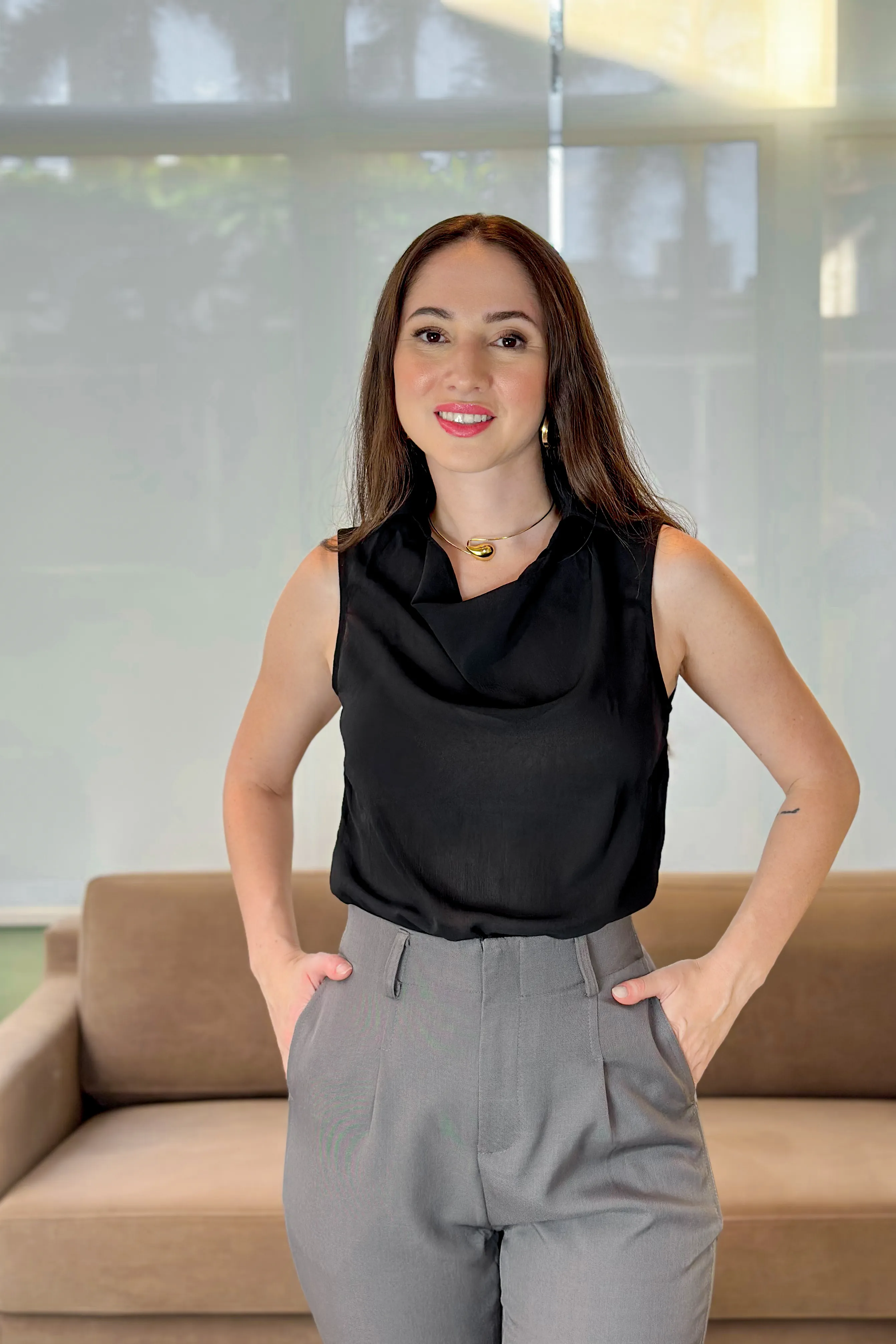 Regata Em Chiffon Detalhe Gola Lidia Preta - Image 11