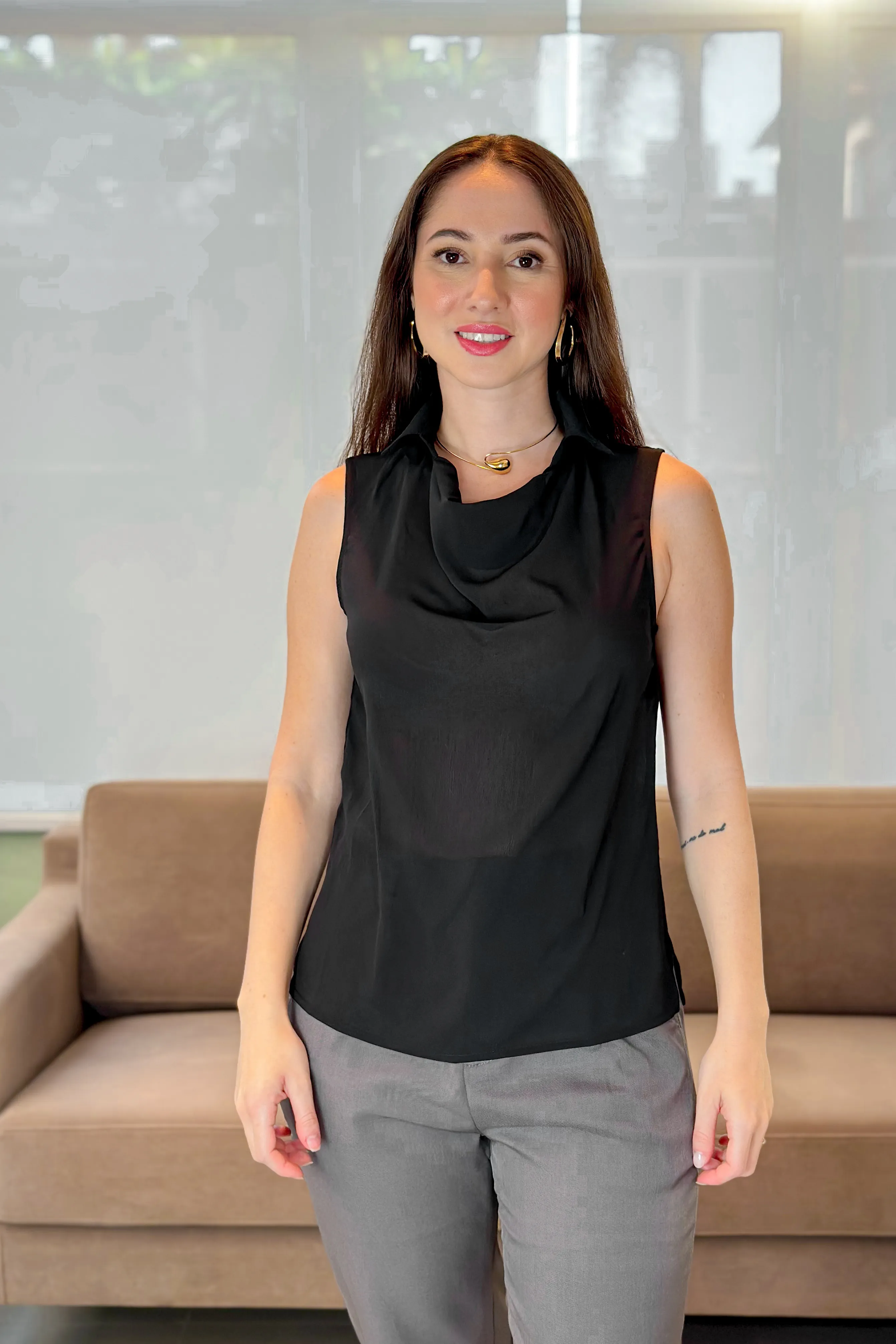 Regata Em Chiffon Detalhe Gola Lidia Preta - Image 6