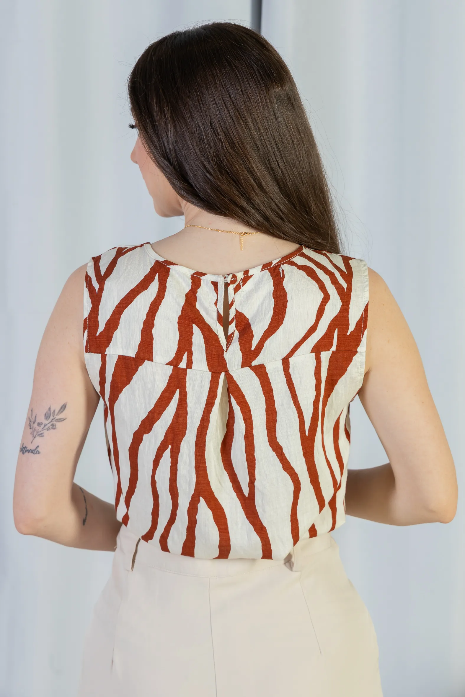 Regata Pregas Colo Visco Brise Valquíria Estampada Vermelha - Image 5