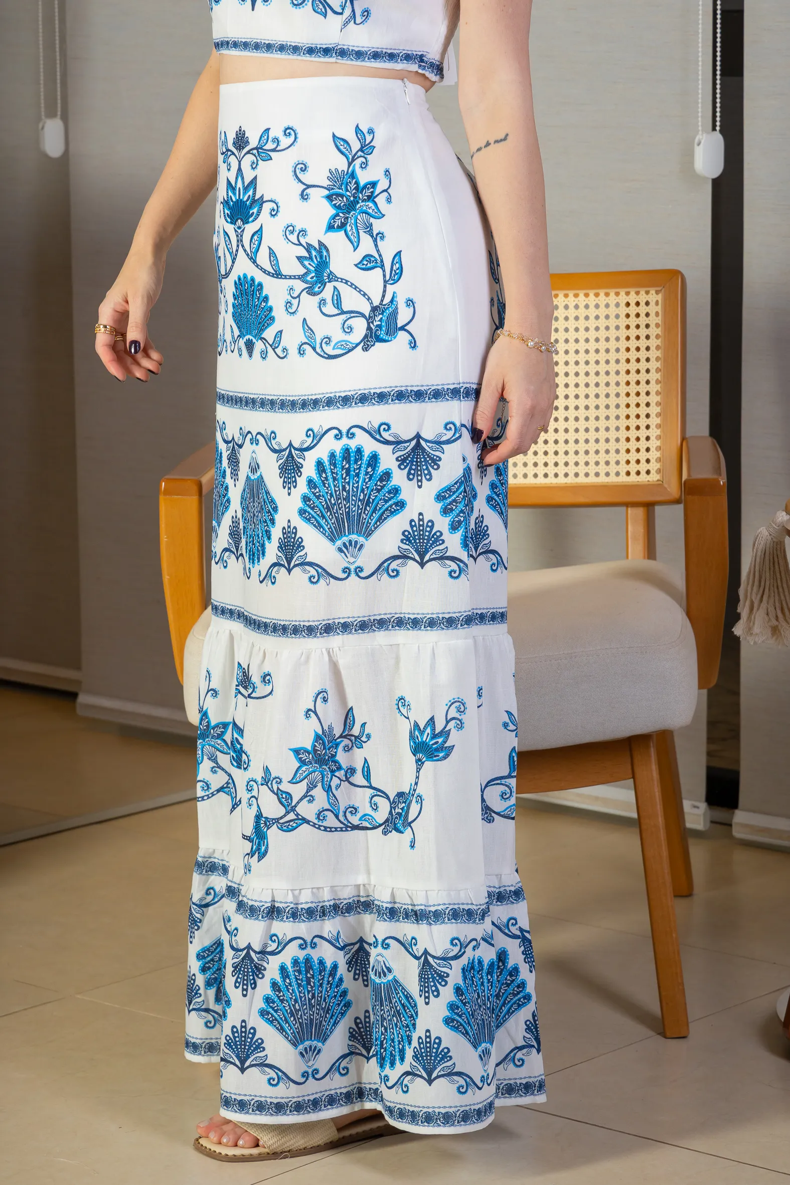 Saia Longa Camadas Crepe Soft Marina Ruy Estampada Azul - Image 6