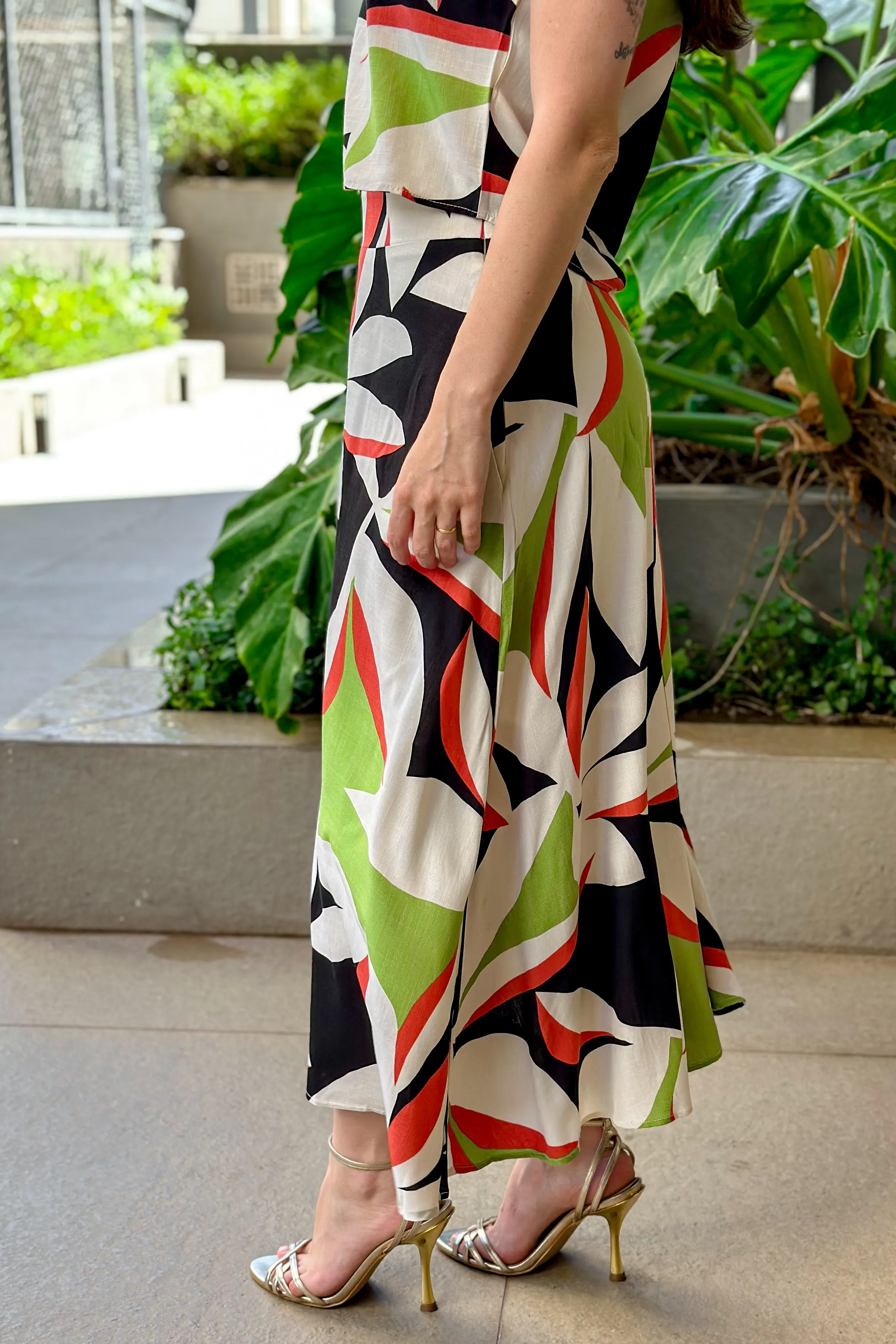 Saia Midi Viscose Detalhe Bolso Isabela Estampada Preta - Image 5