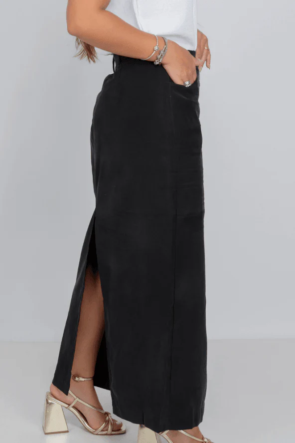 Saia Midi Em Viscose Detalhe Botões Carol Preta - Image 4