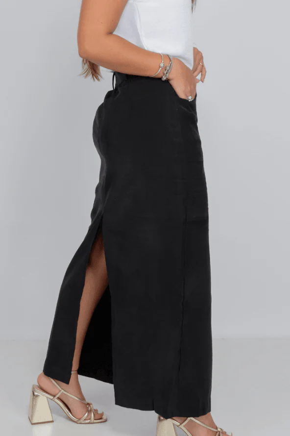 Saia Midi Em Viscose Detalhe Botões Carol Preta - Image 6