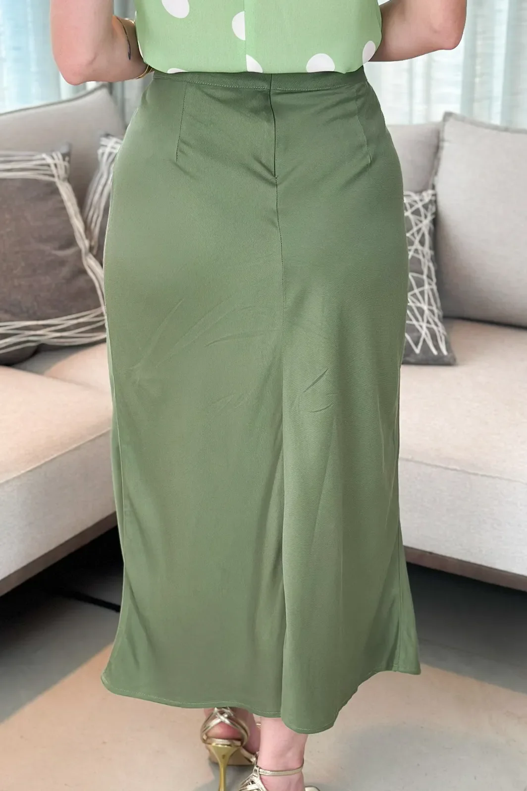 Saia Midi Em Viscose Lorena Verde Militar - Image 3