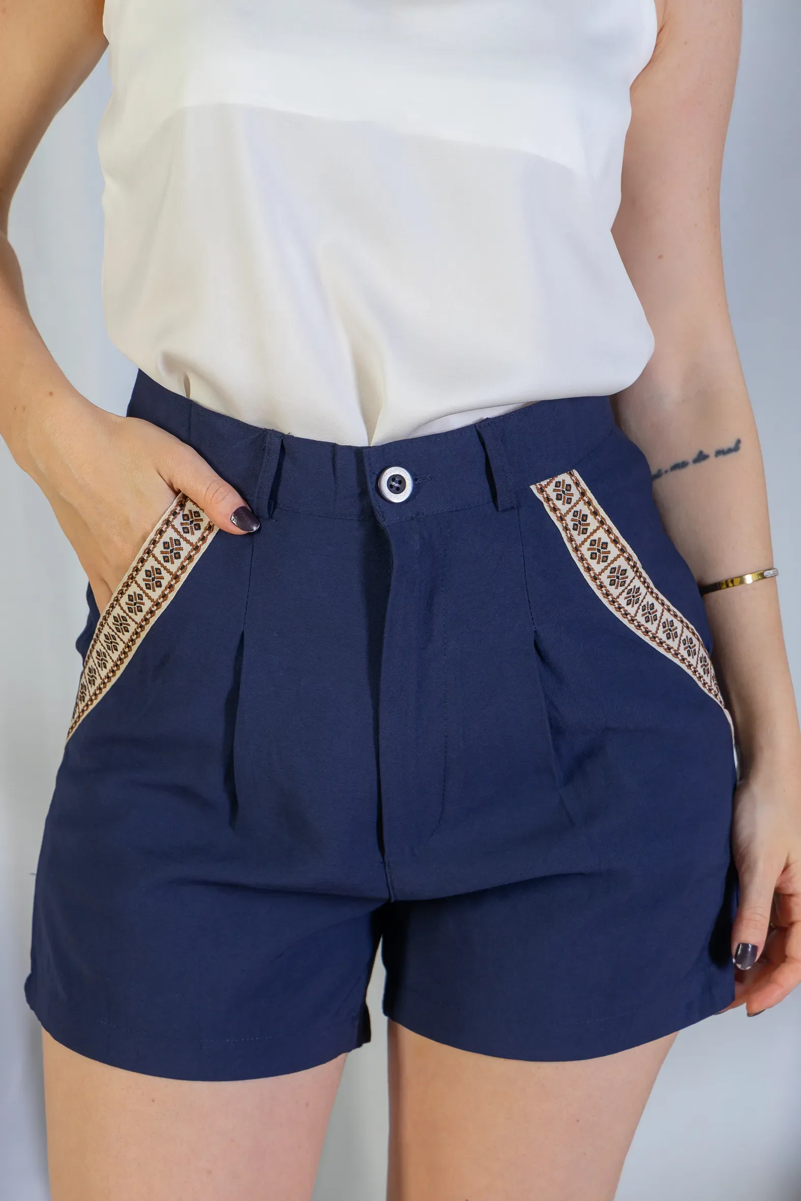 Shorts Detalhe Bolsos Cotton Maju Coutinho Azul Marinho - Image 6