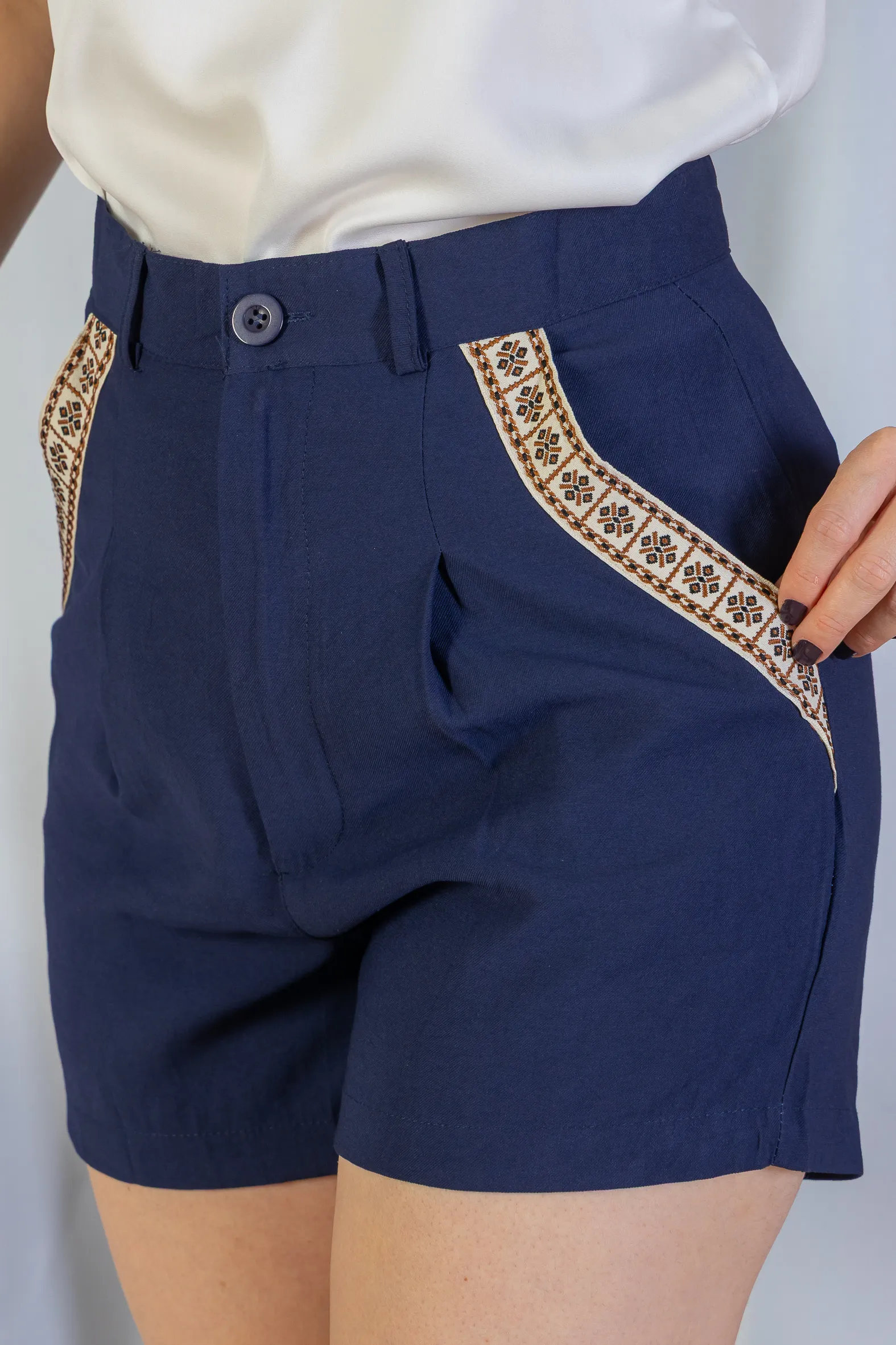 Shorts Detalhe Bolsos Cotton Maju Coutinho Azul Marinho - Image 9