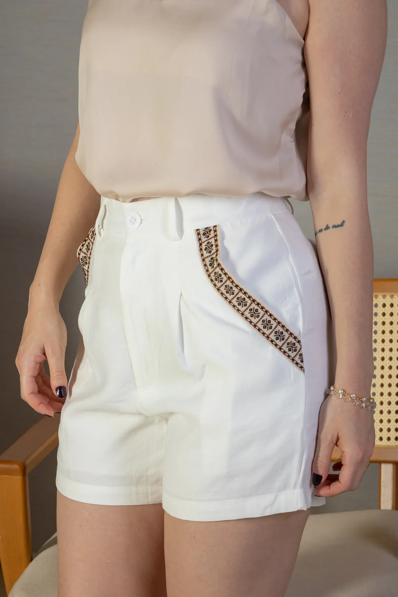 Shorts Detalhe Bolsos Cotton Maju Coutinho Branco - Image 7