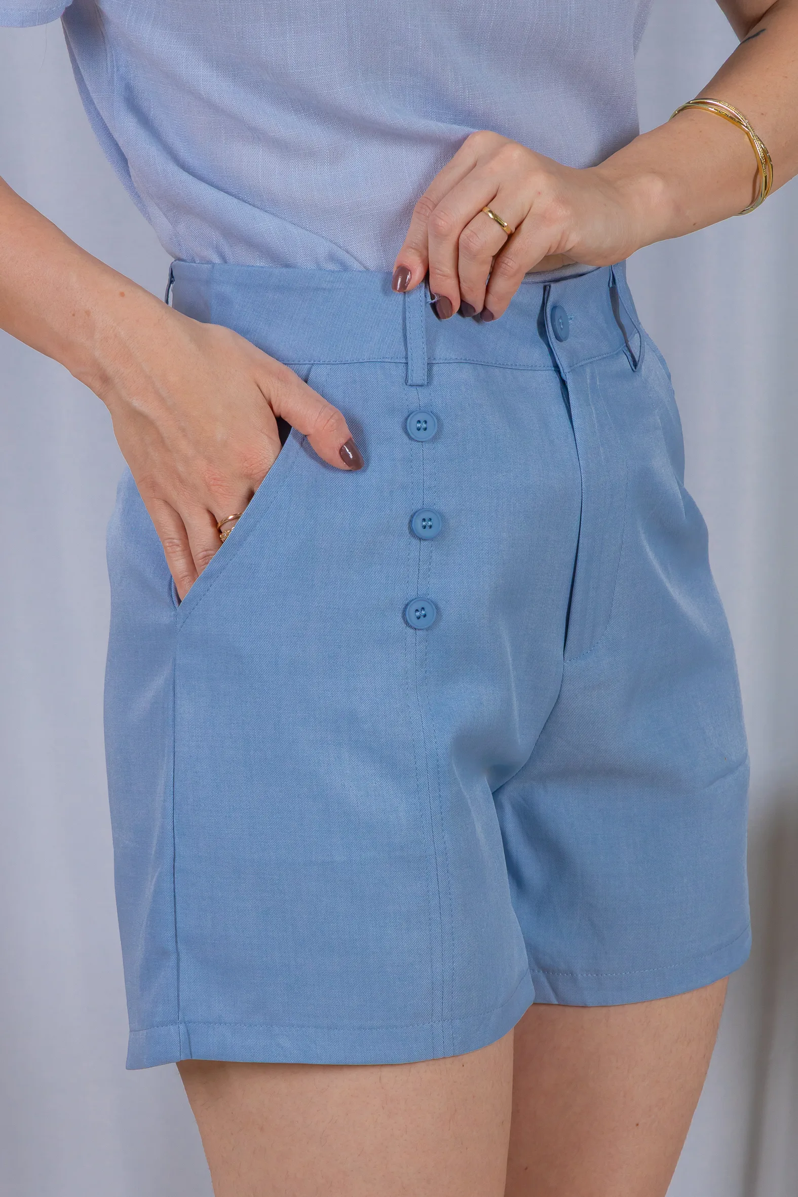 Bermuda Detalhes Botões Crepe Alfaiataria Débora Azul - Image 4