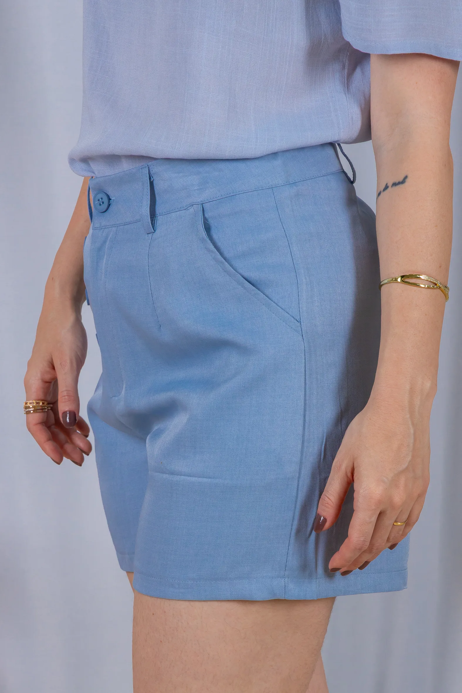 Bermuda Detalhes Botões Crepe Alfaiataria Débora Azul - Image 7