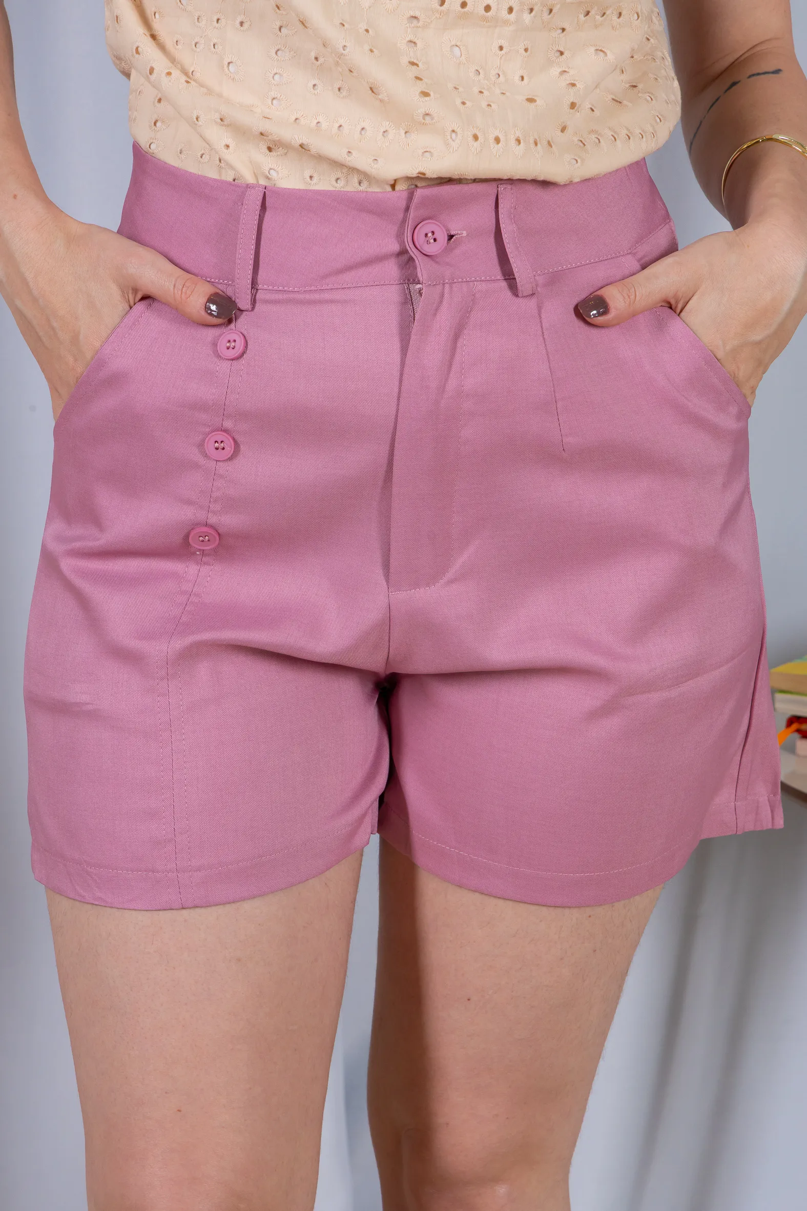Bermuda Detalhes Botões Crepe Alfaiataria Débora Rosa - Image 10