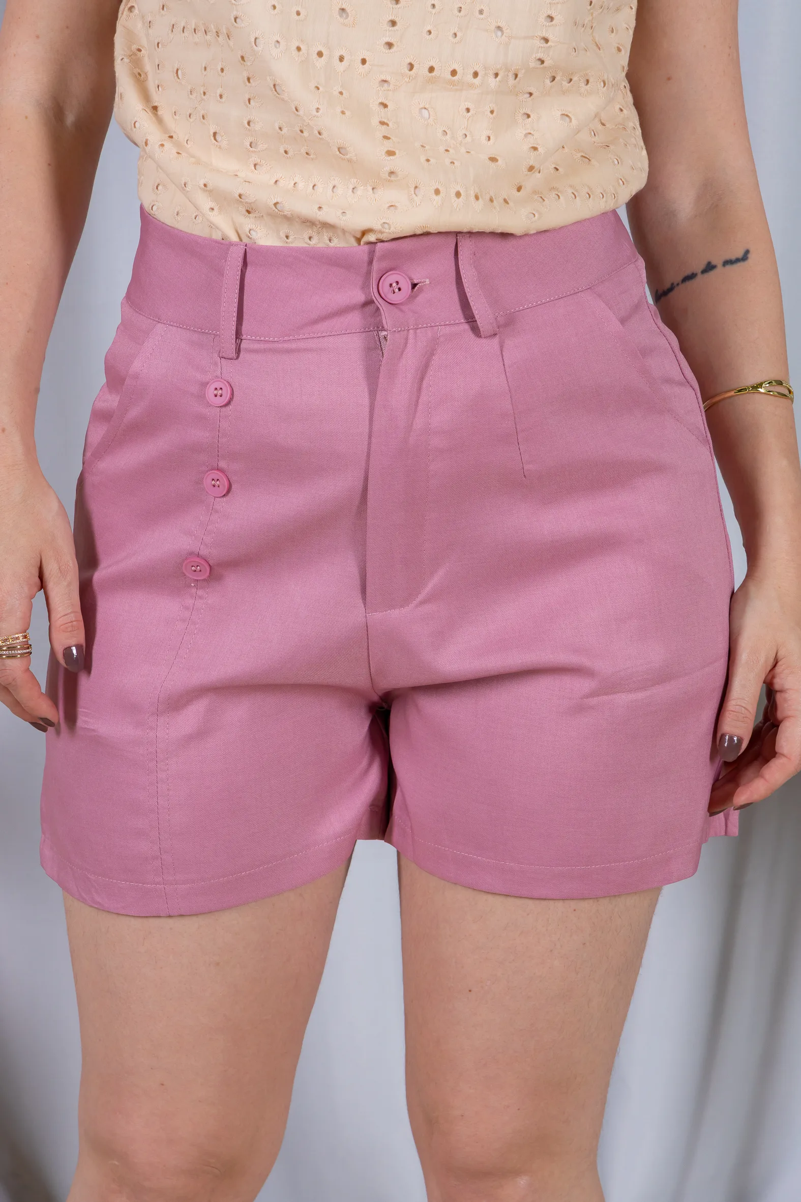 Bermuda Detalhes Botões Crepe Alfaiataria Débora Rosa - Image 7