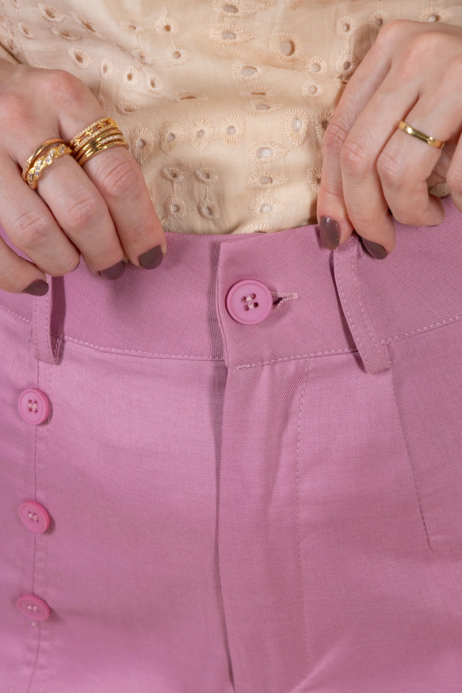 Bermuda Detalhes Botões Crepe Alfaiataria Débora Rosa - Image 9