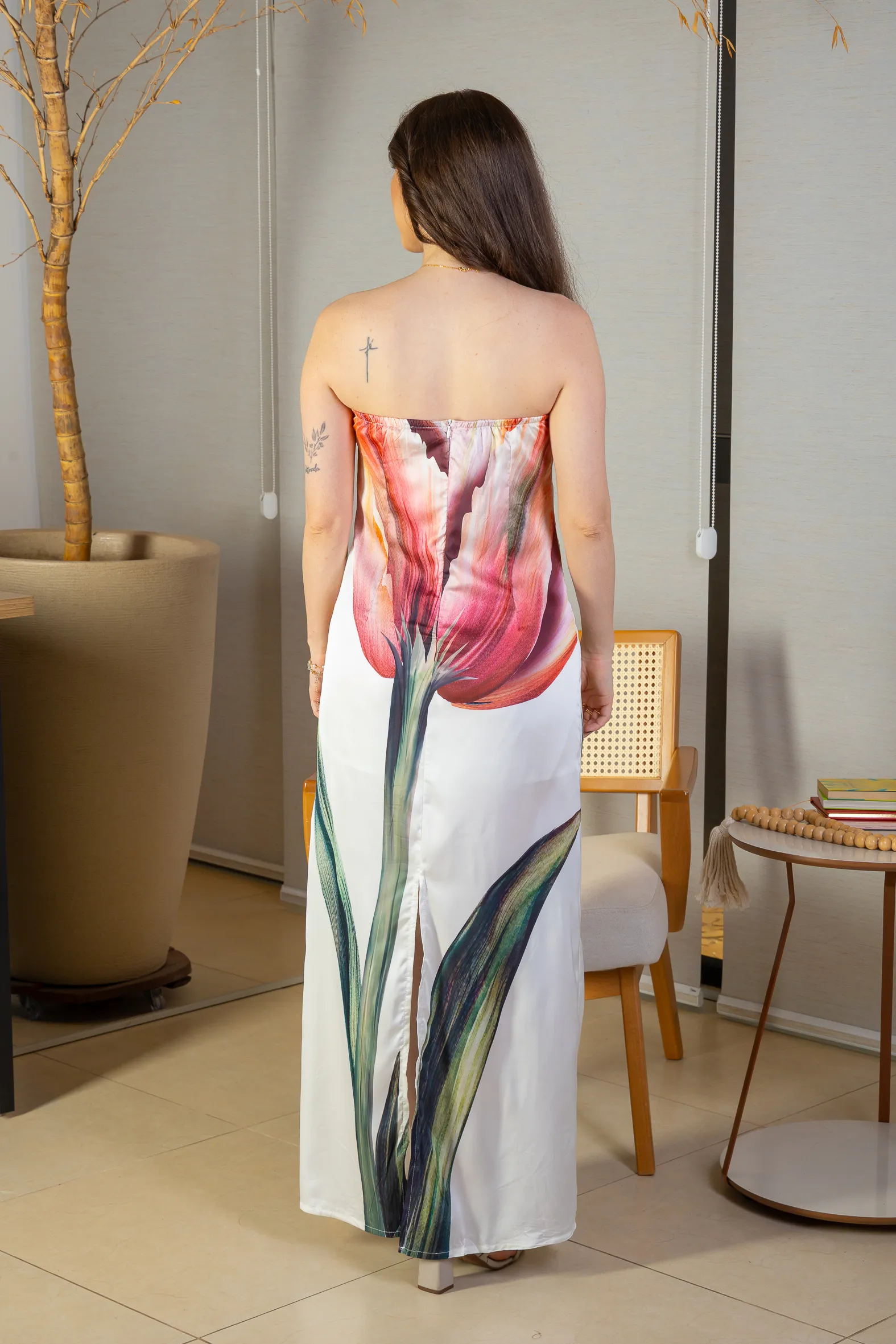 Vestido Tomara Que Caia Detalhe Fenda Crepe Acetinado Camila Pitanga Estampado Branco - Image 5